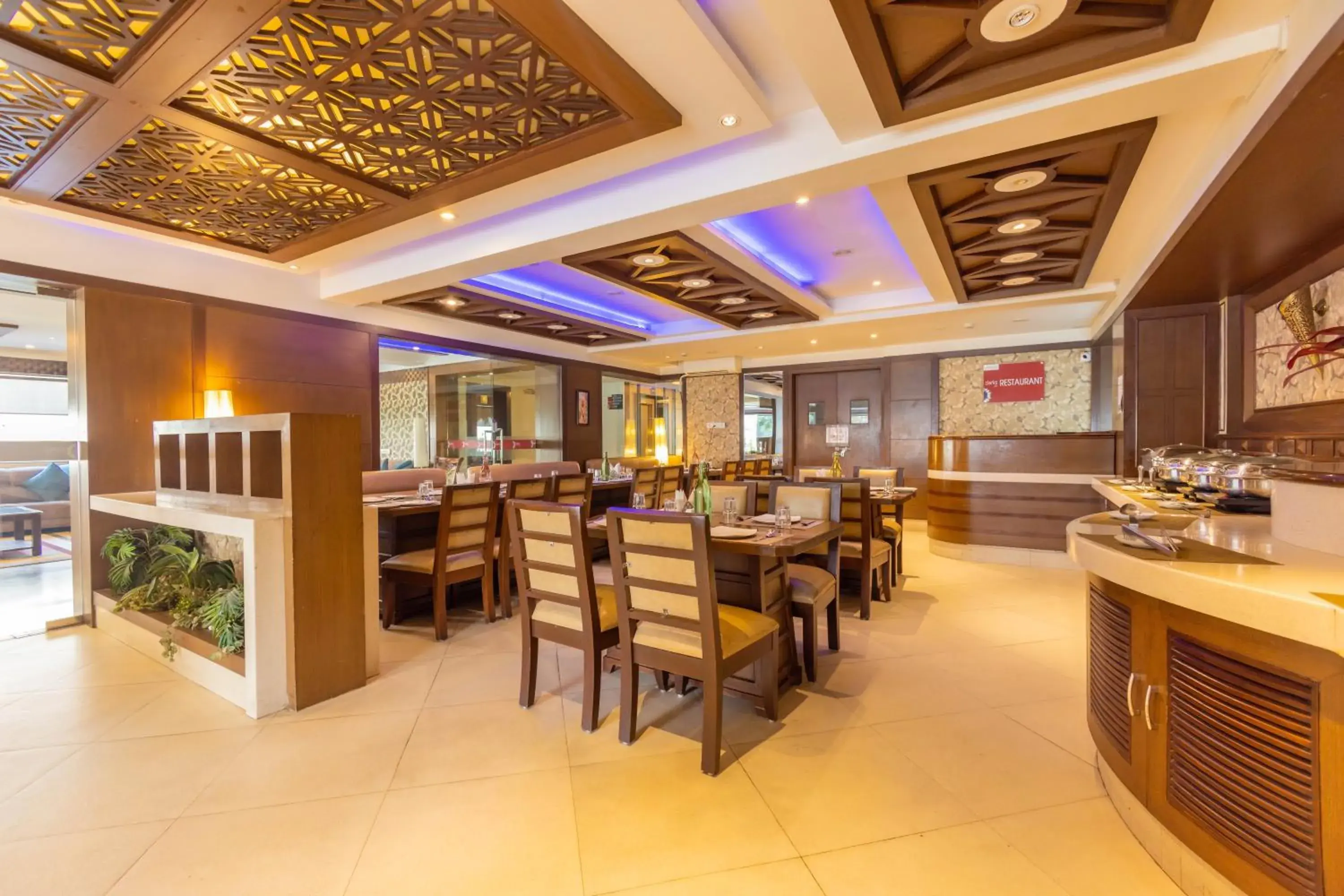 Restaurant/Places to Eat in Hotel Clarks Inn Jaipur, Banipark