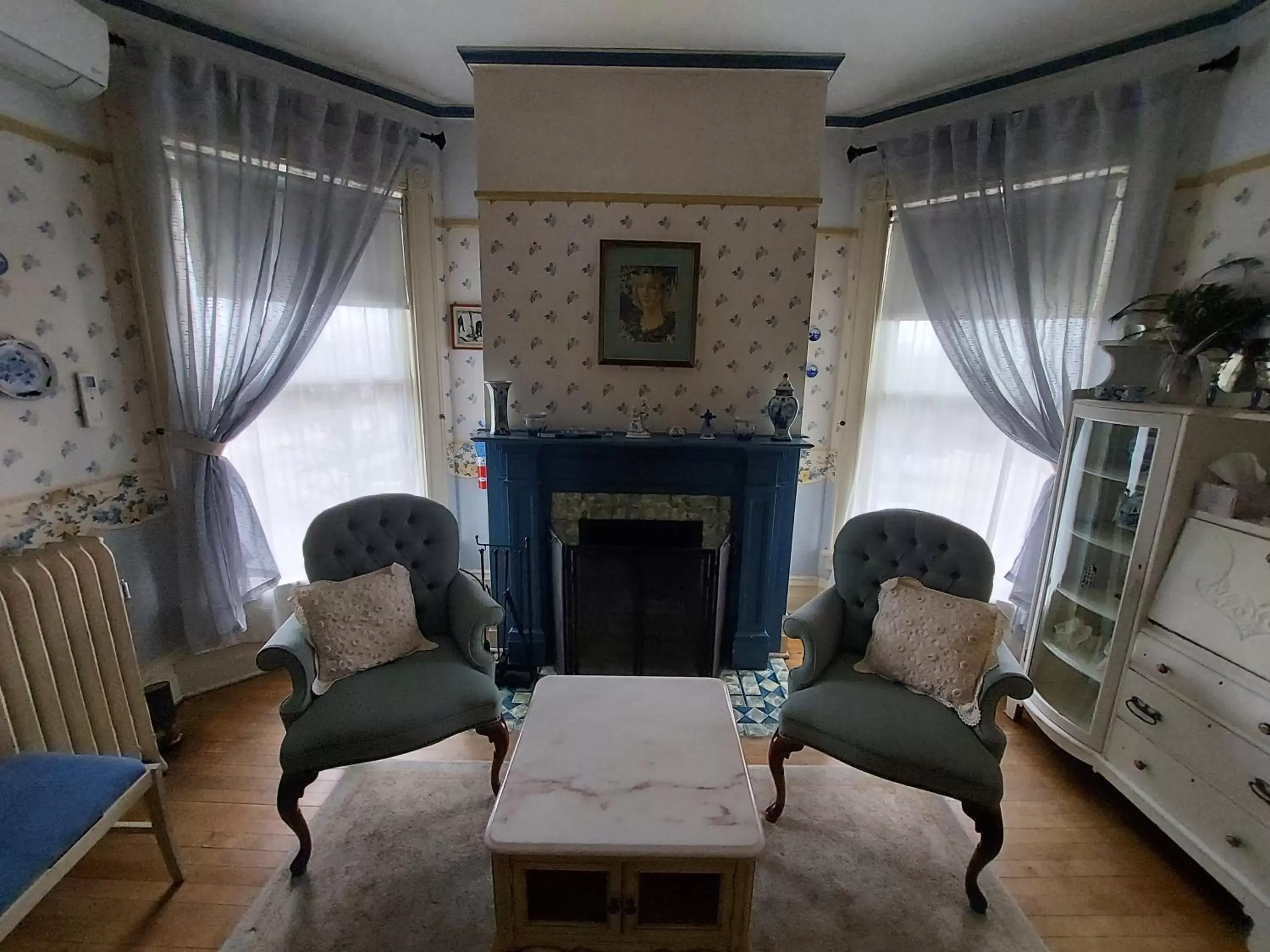 flat iron, Seating Area in The Inn at Ludington