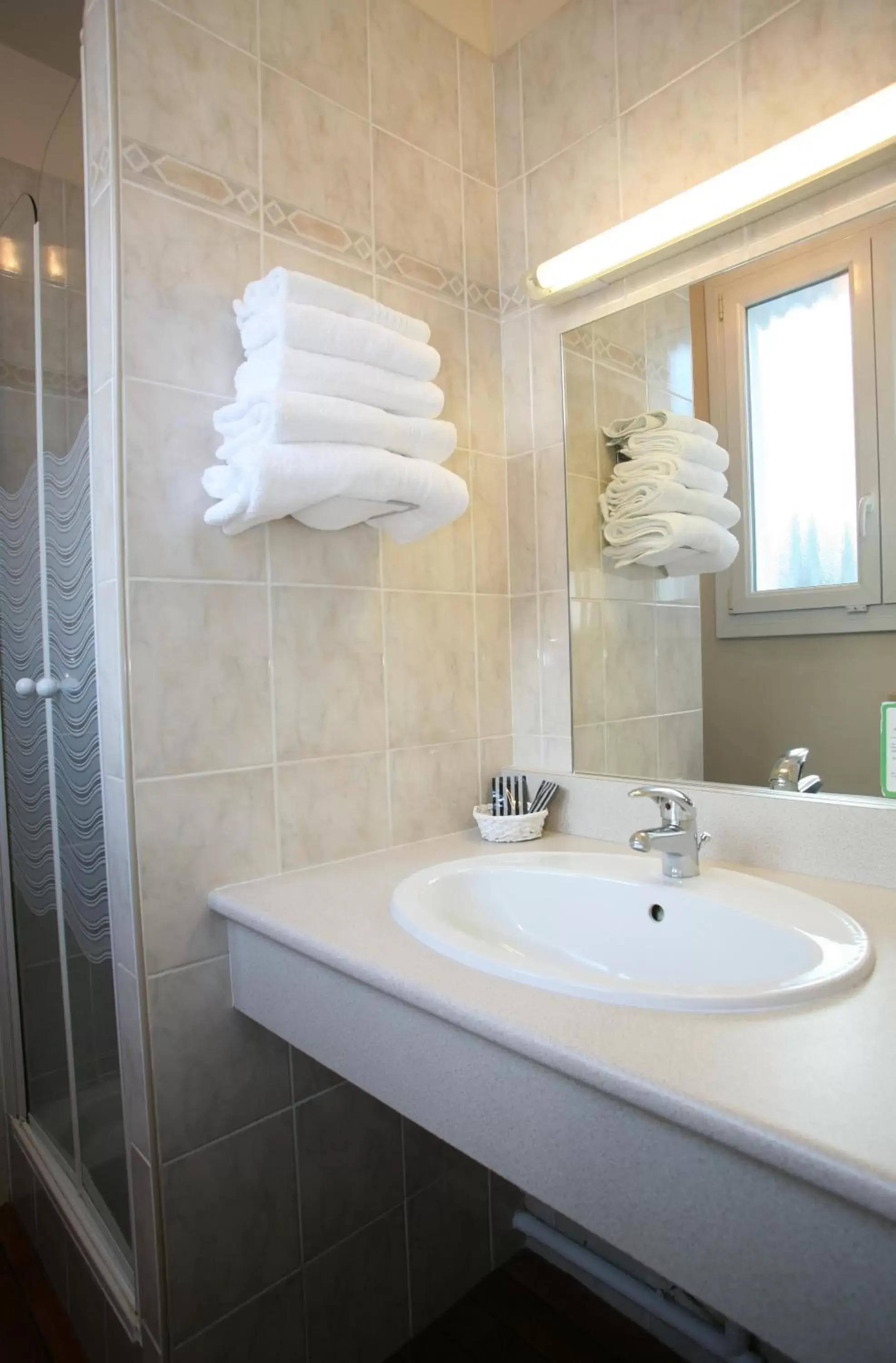 Bathroom in Hotel du Louvre