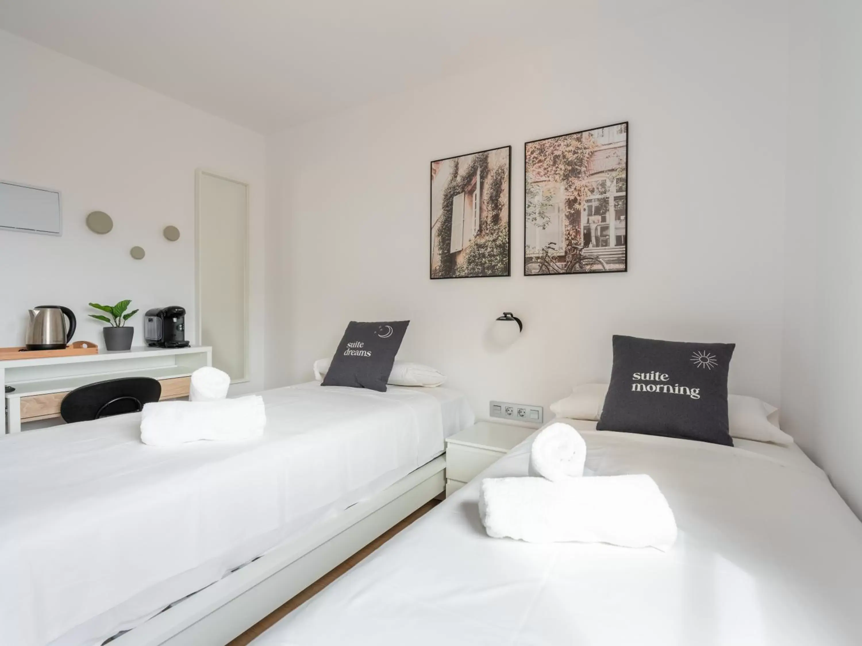 Bedroom, Bed in limehome Barcelona Carrer de Fontcoberta - Digital Access