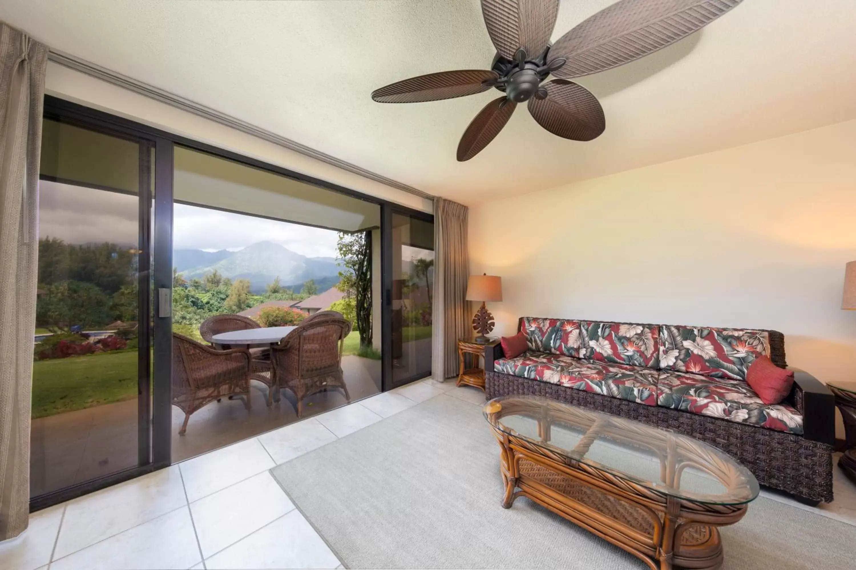 Living room, Seating Area in Hanalei Bay Resort