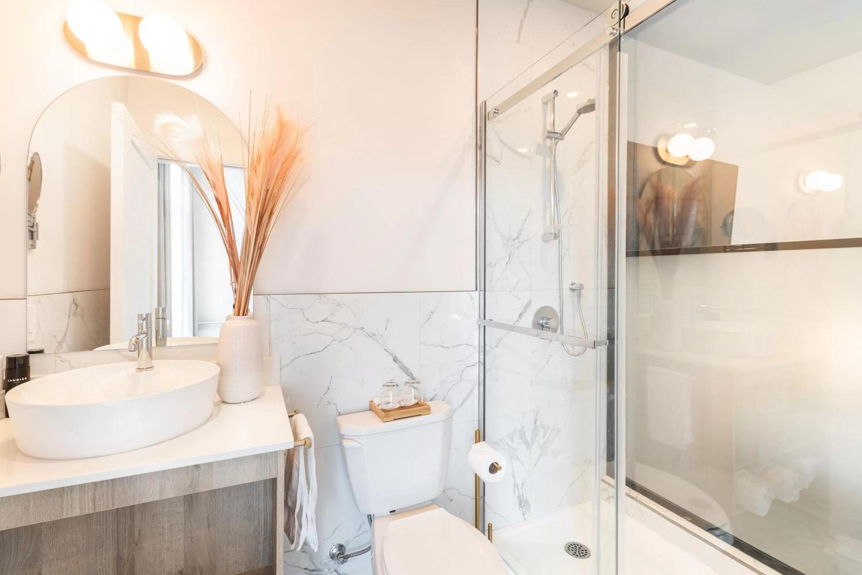 Bathroom in Hôtel le Rosay