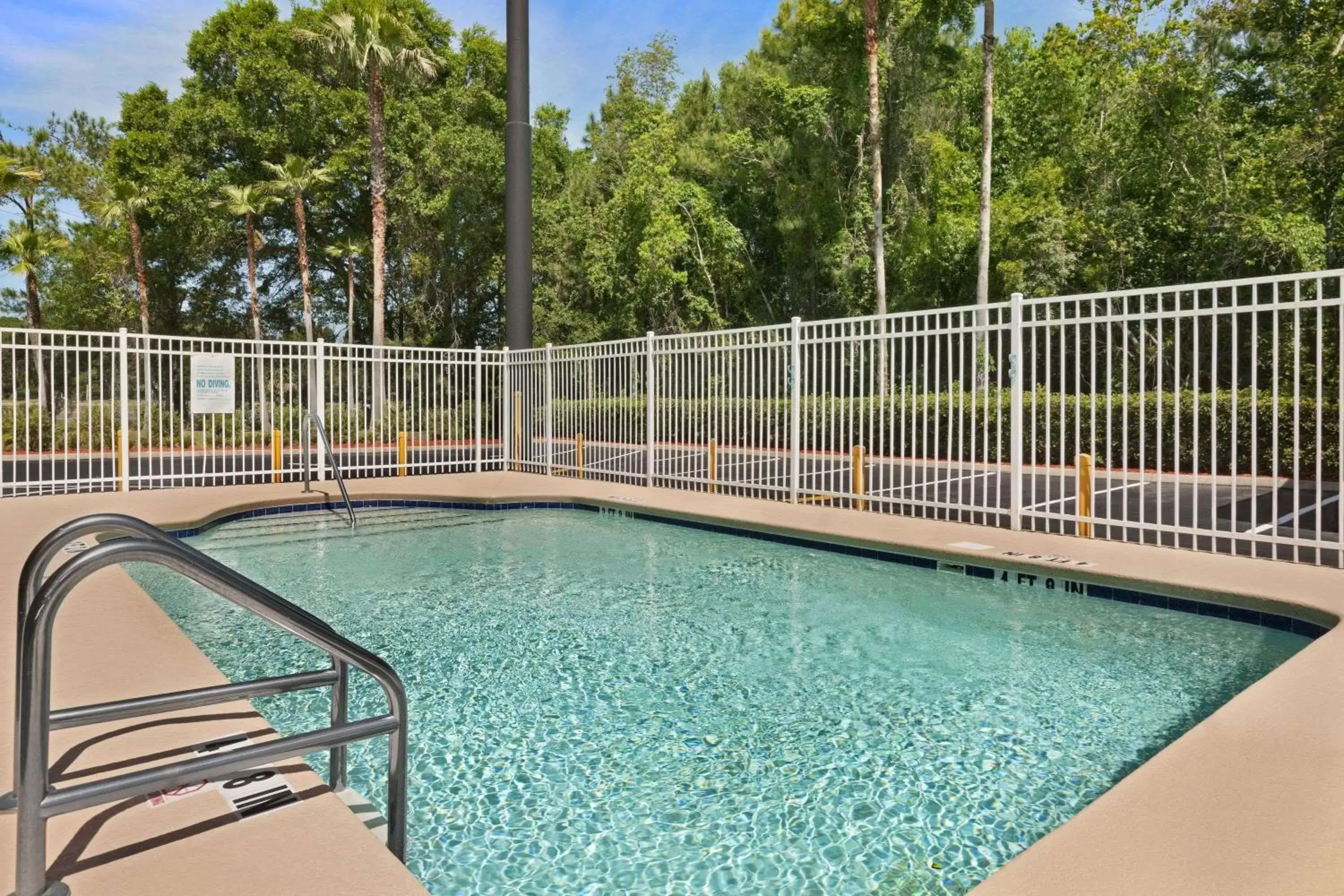 On site, Swimming Pool in Days Inn by Wyndham Orange Park/Jacksonville