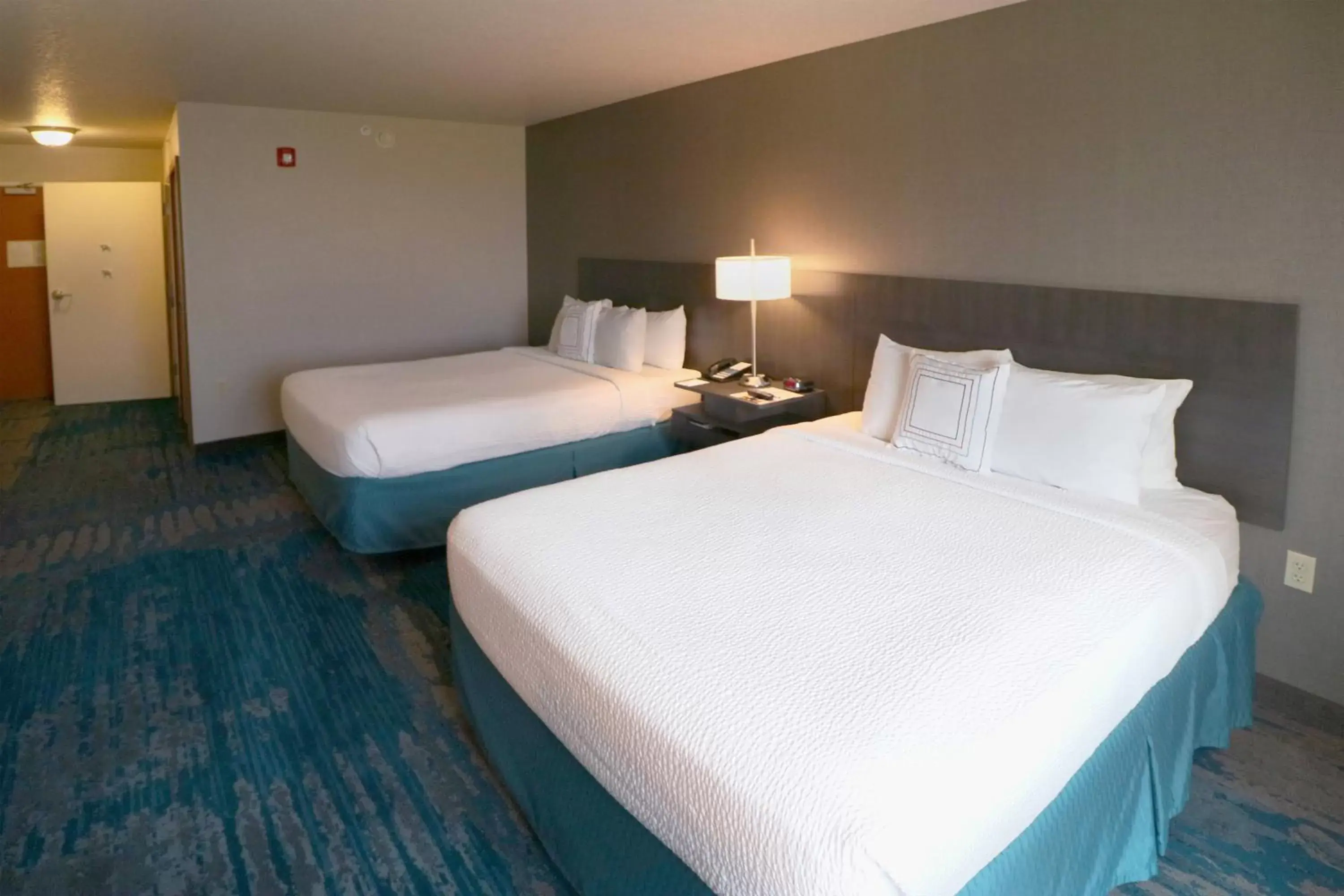 Photo of the whole room, Bed in Fairfield Inn & Suites Des Moines Airport