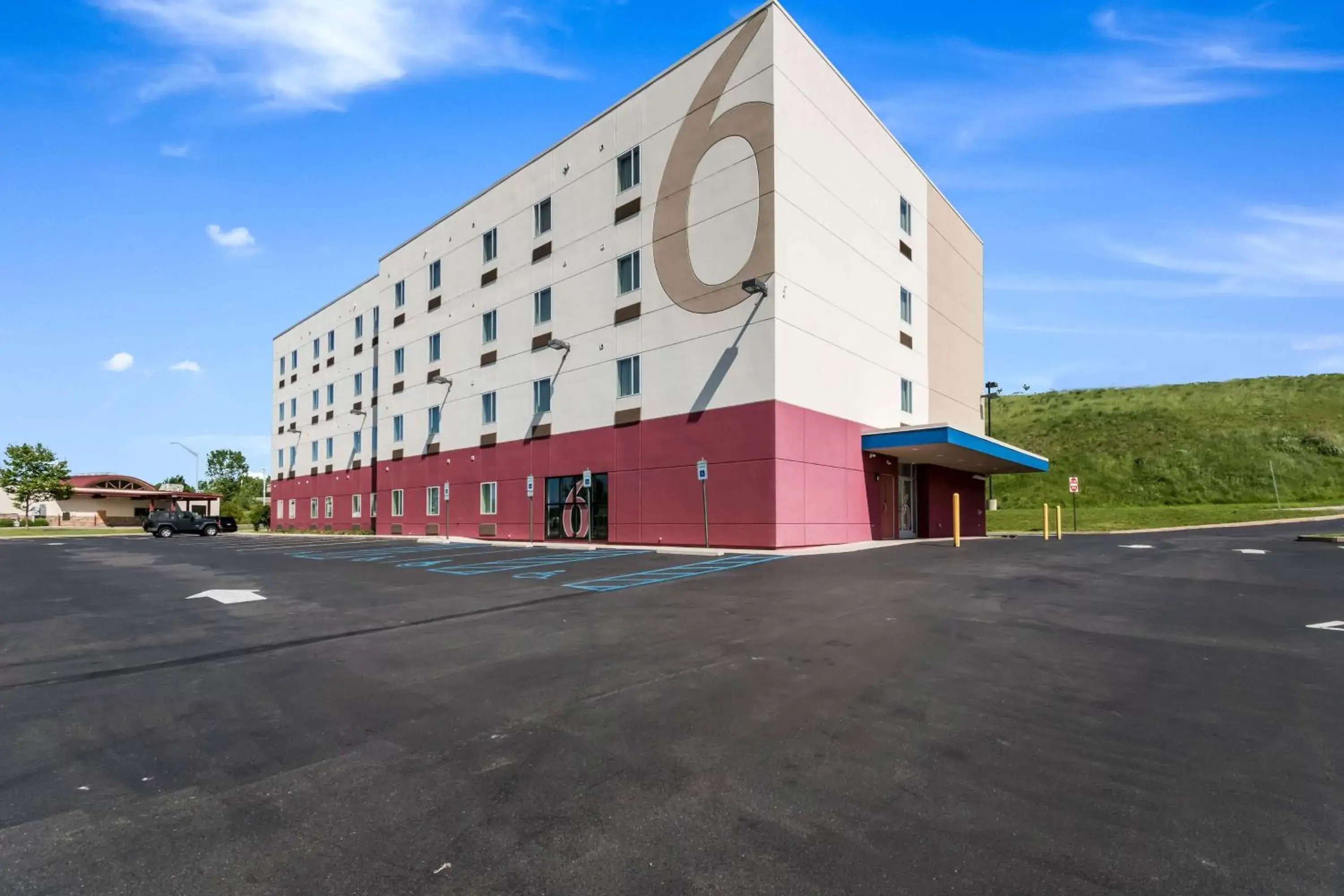 Property Building in Motel 6 Wilkes Barre Arena