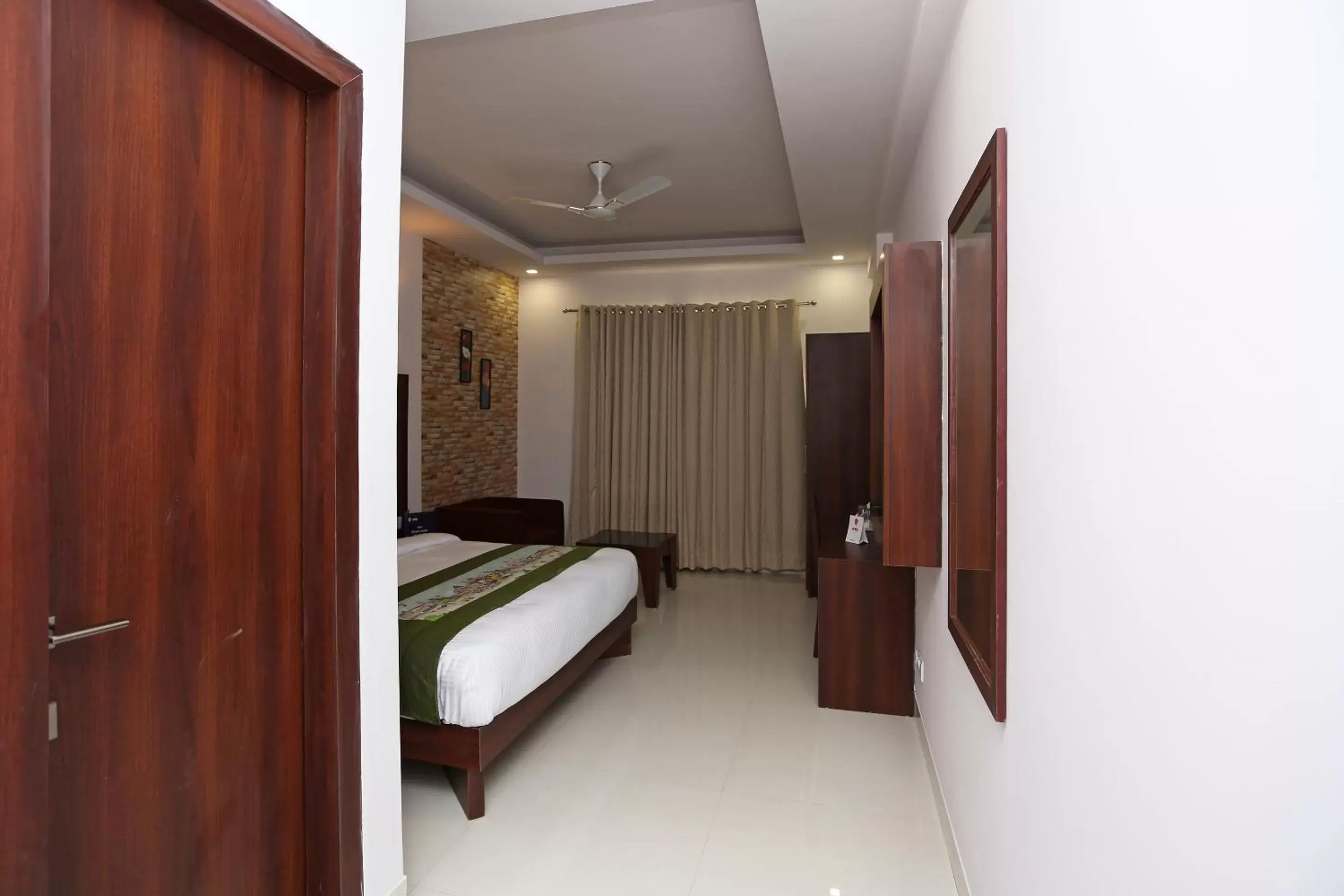 Bed in Hotel Arch - Near Aerocity New Delhi