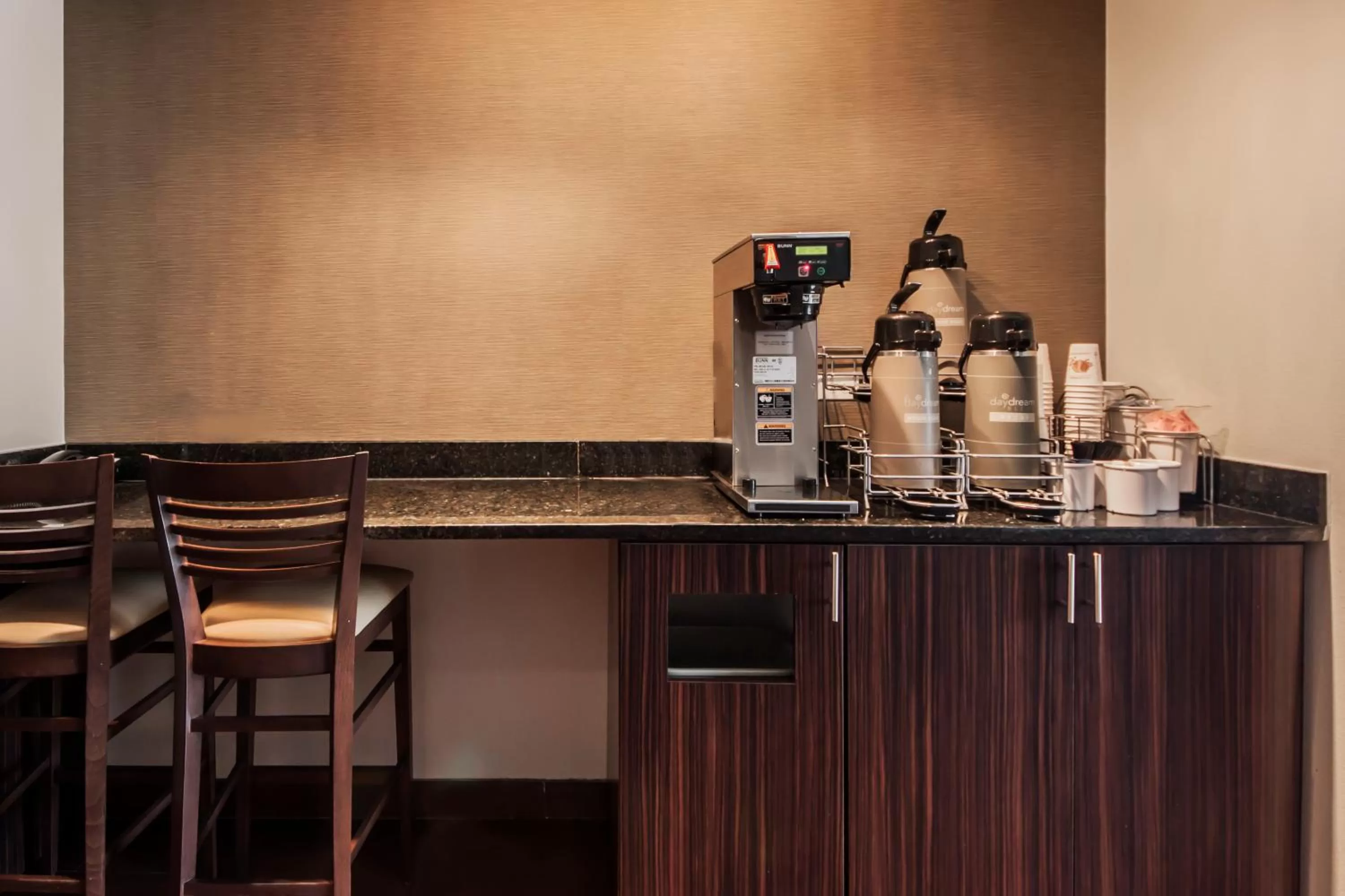 Coffee/tea facilities in Sleep Inn & Suites Hennessey