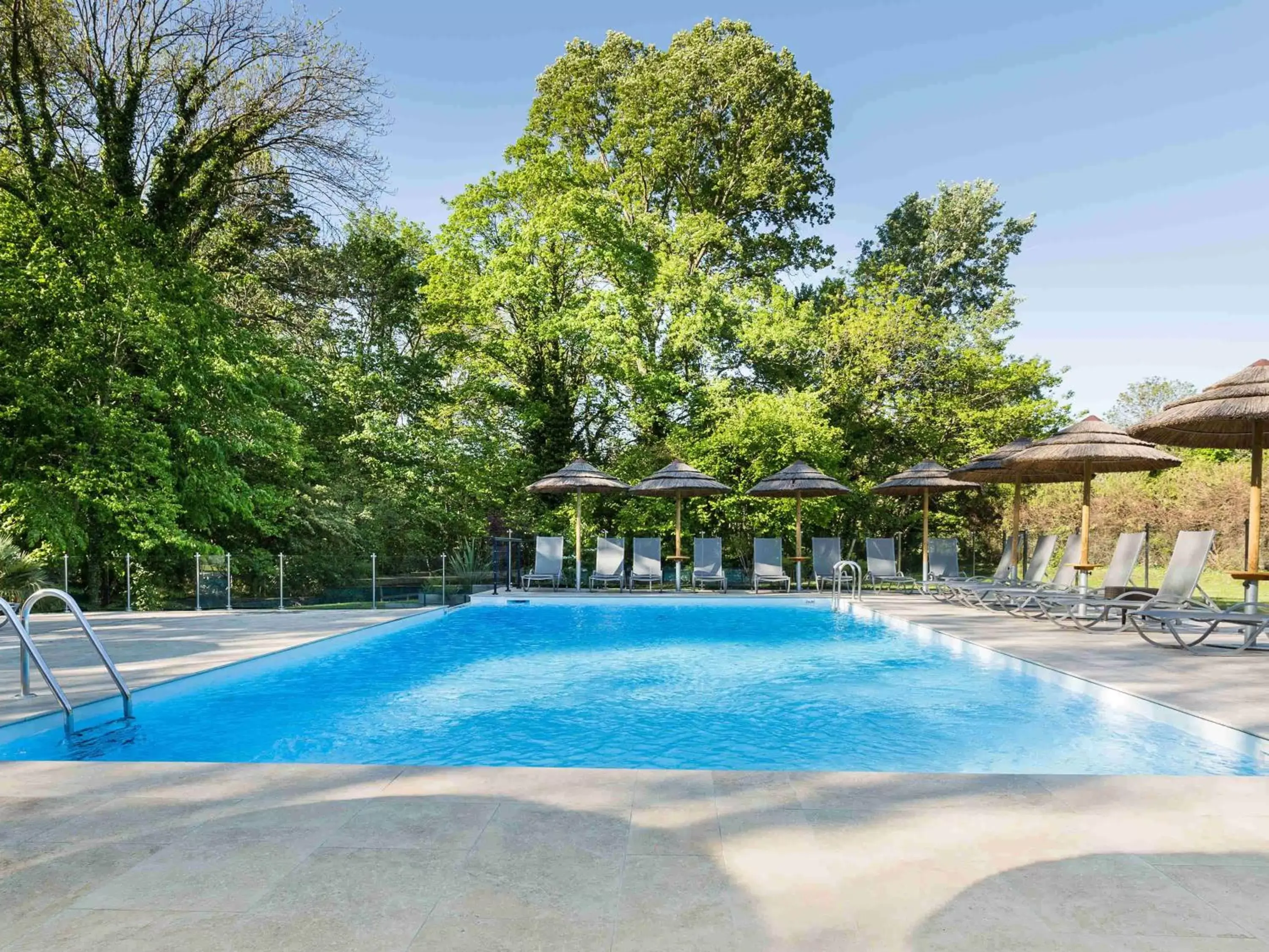 Pool view, Swimming Pool in Novotel Valence Sud