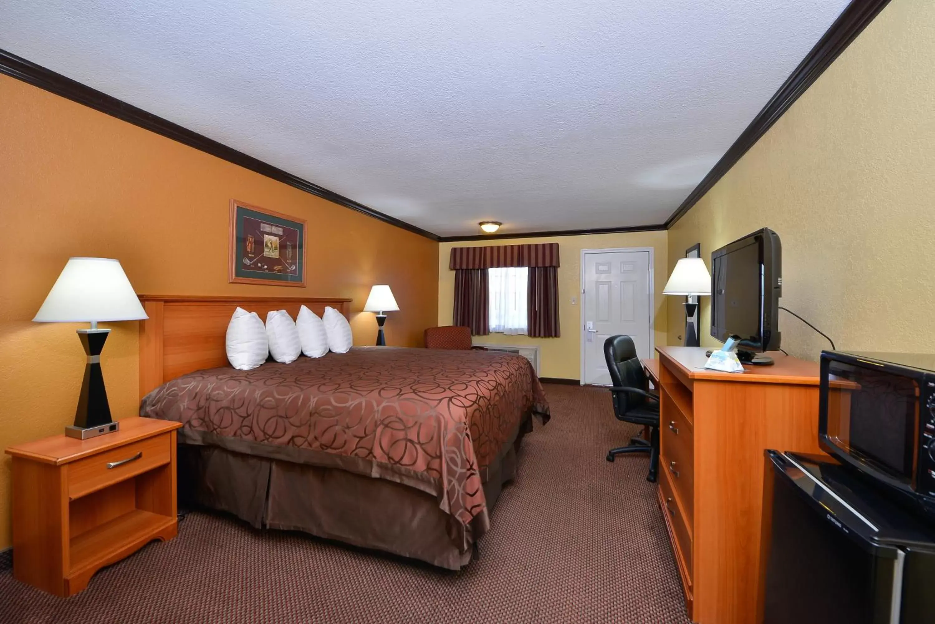 Bedroom, Bed in Americas Best Value Inn Center