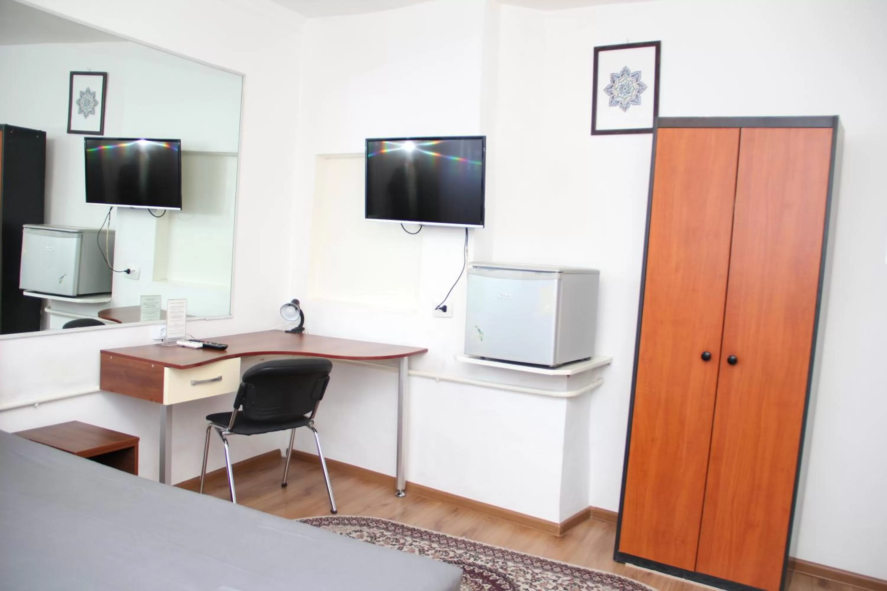 TV and multimedia in Anvar's Guests