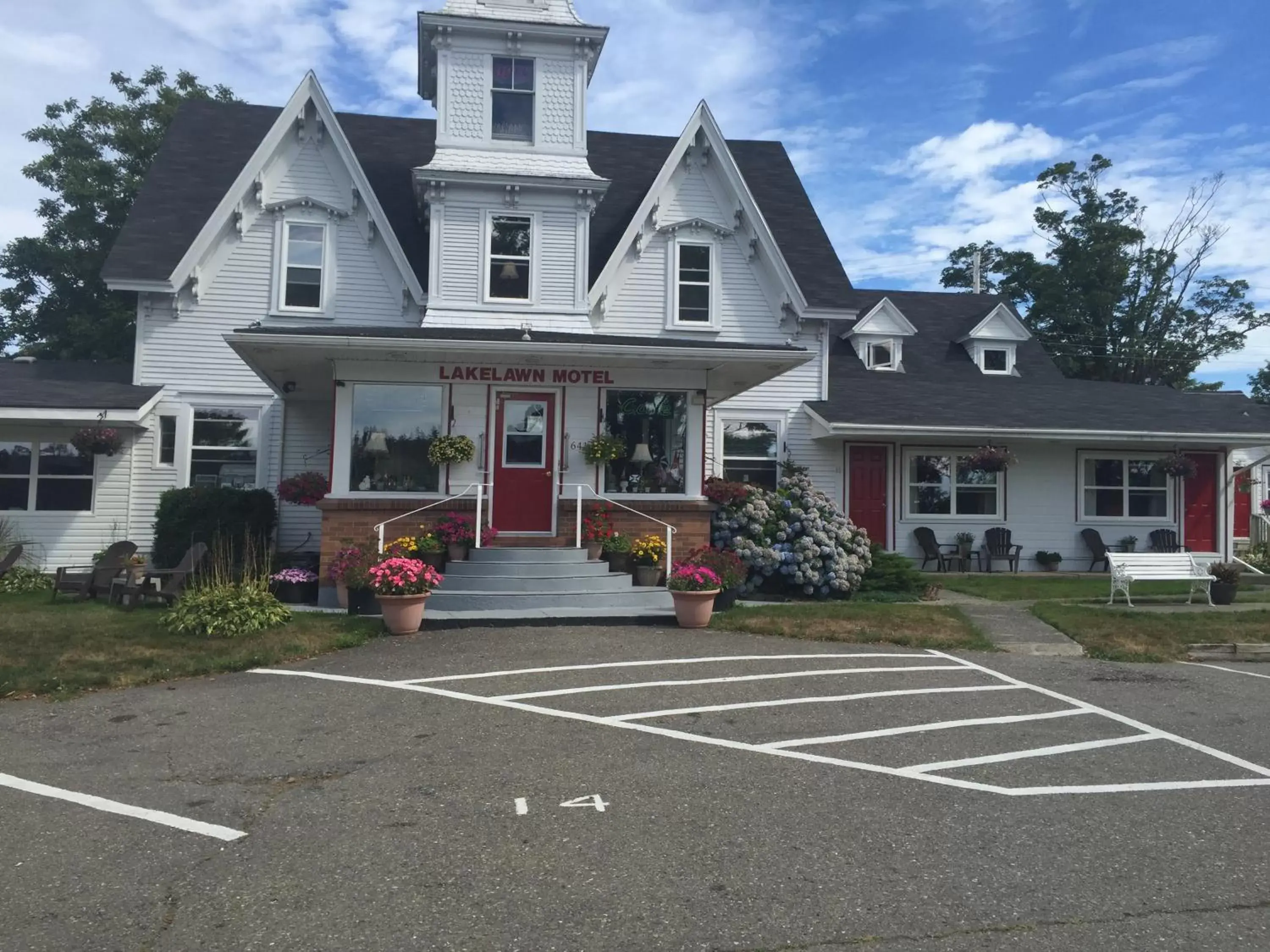 Facade/entrance, Property Building in Lakelawn B&B and Motel