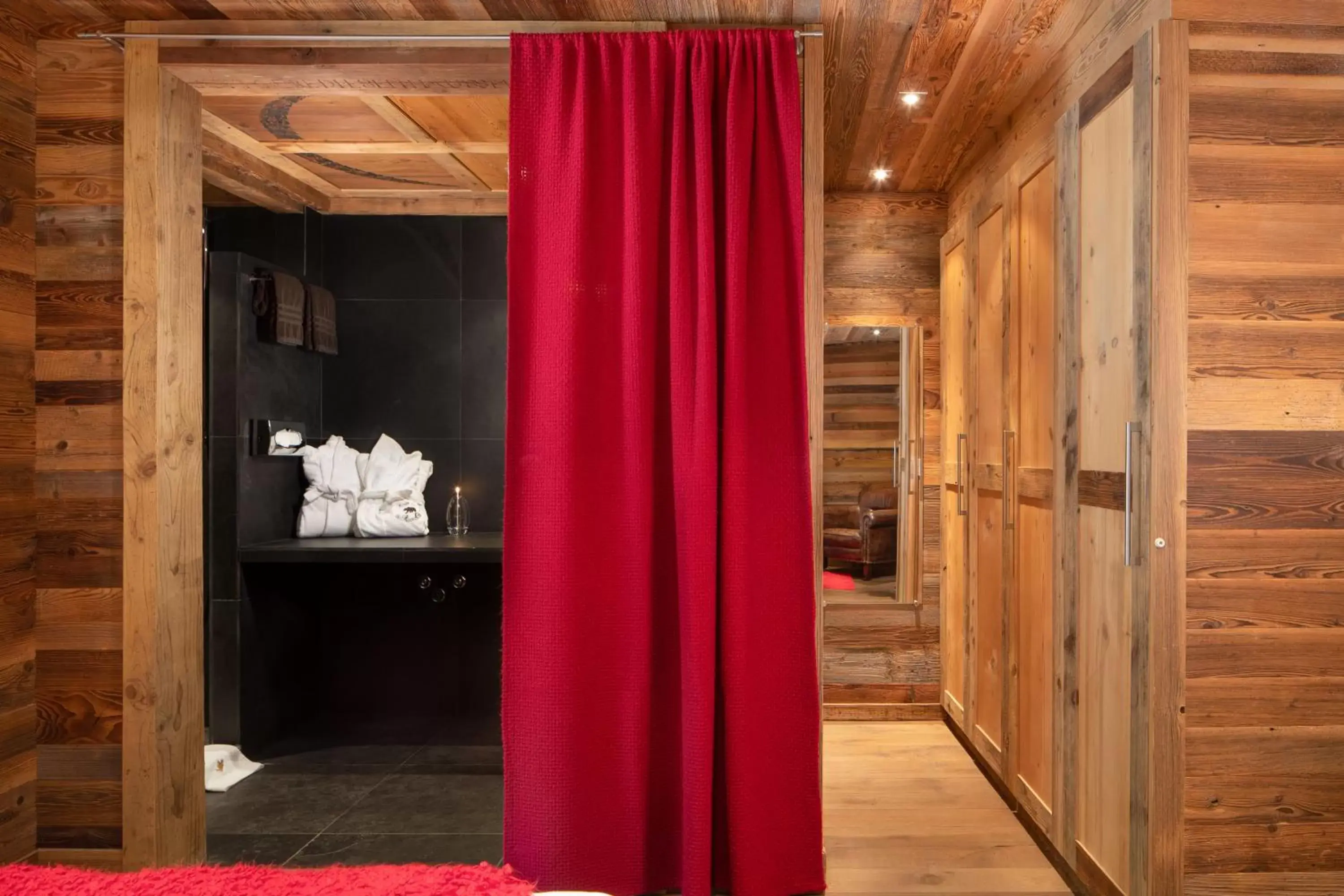 Bedroom in Hostellerie du Pas de l'Ours "Relais et Châteaux"