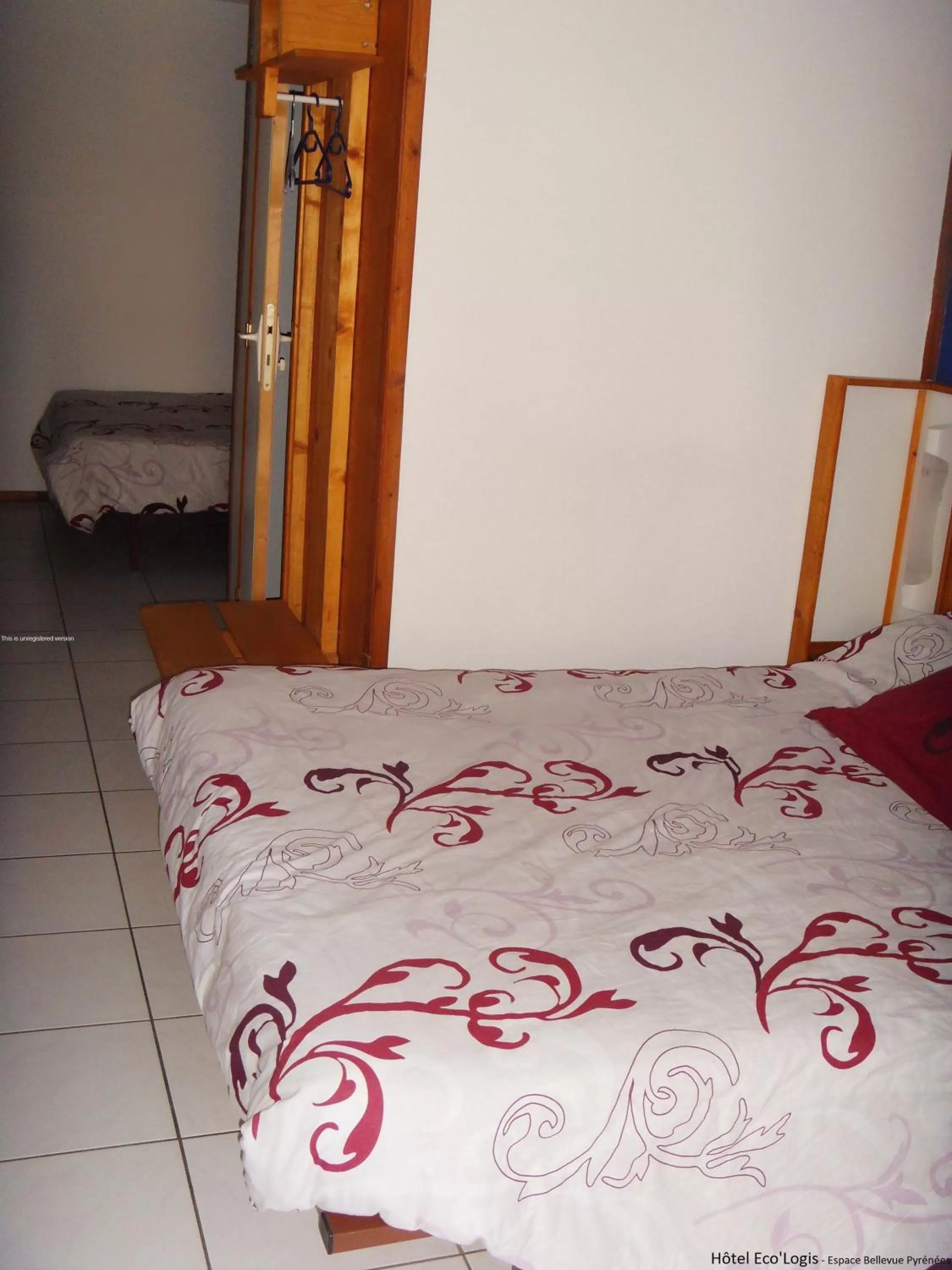 Bed in Hôtel Eco Logis Espace Bellevue