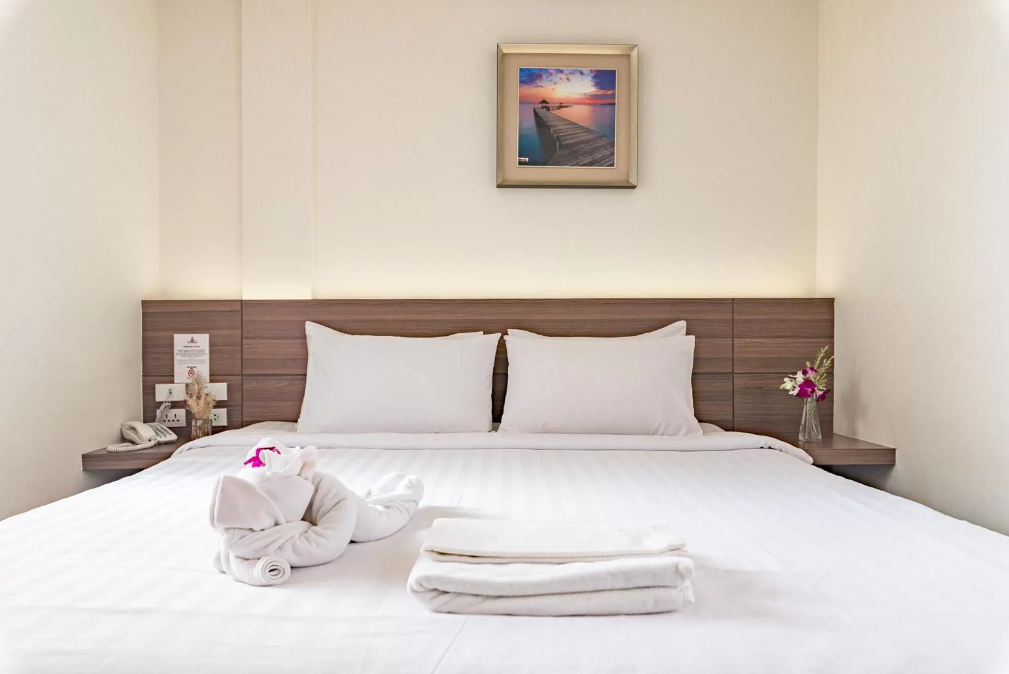 Bedroom, Bed in Sovereign Group Hotel at Pratunam