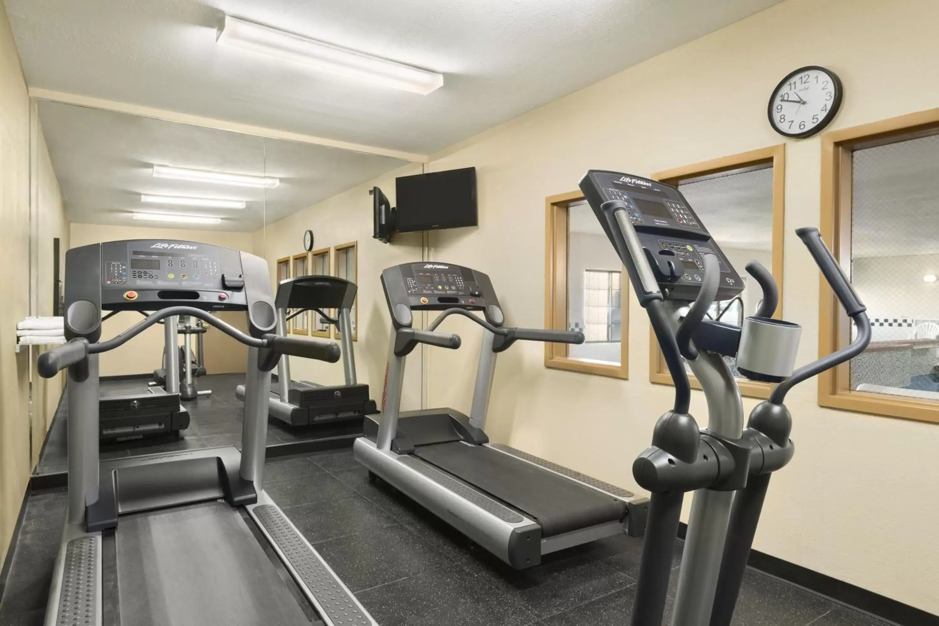 Fitness centre/facilities, Fitness Center/Facilities in Country Inn & Suites by Radisson, Topeka West, KS
