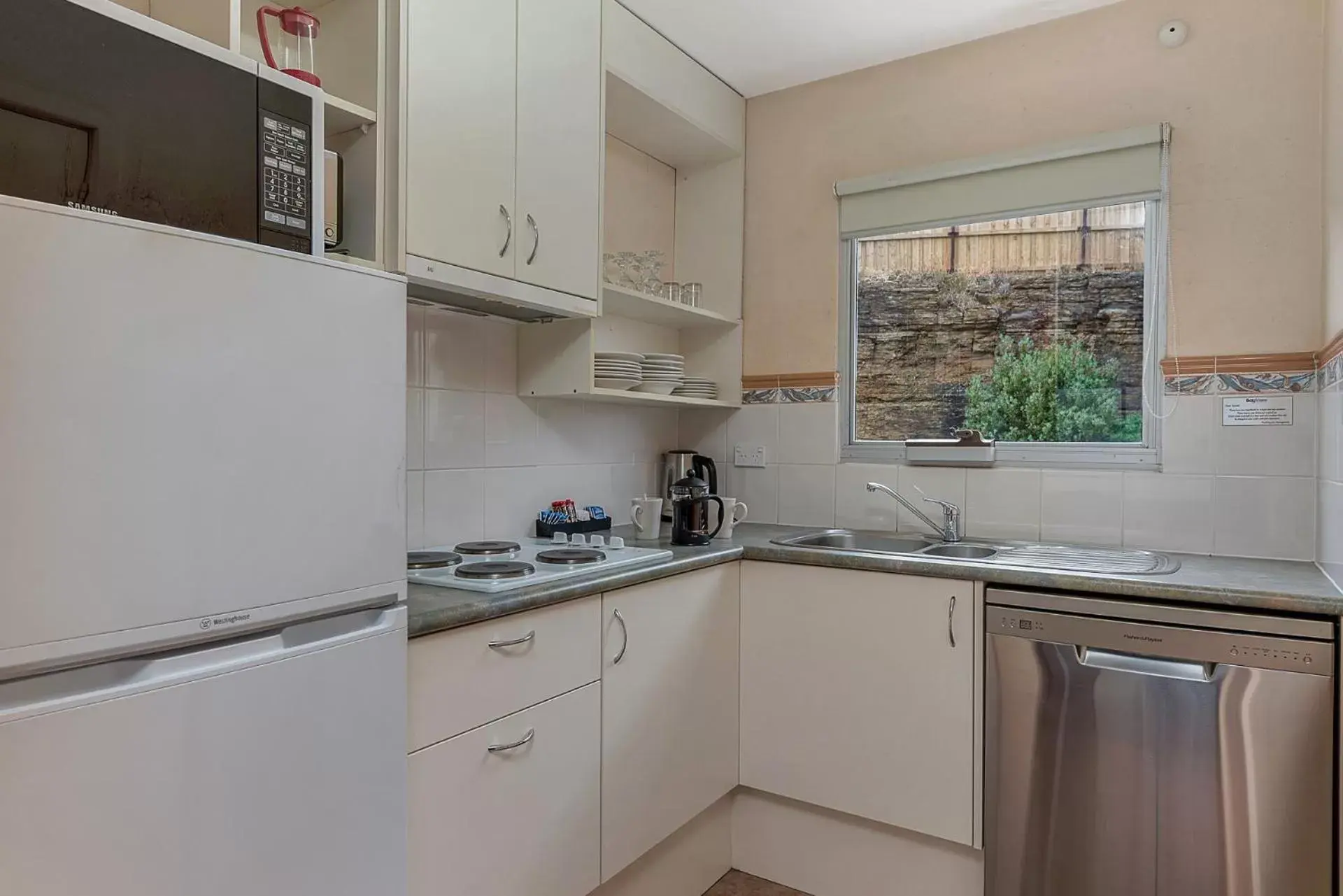 Kitchen/Kitchenette in Bay View Villas