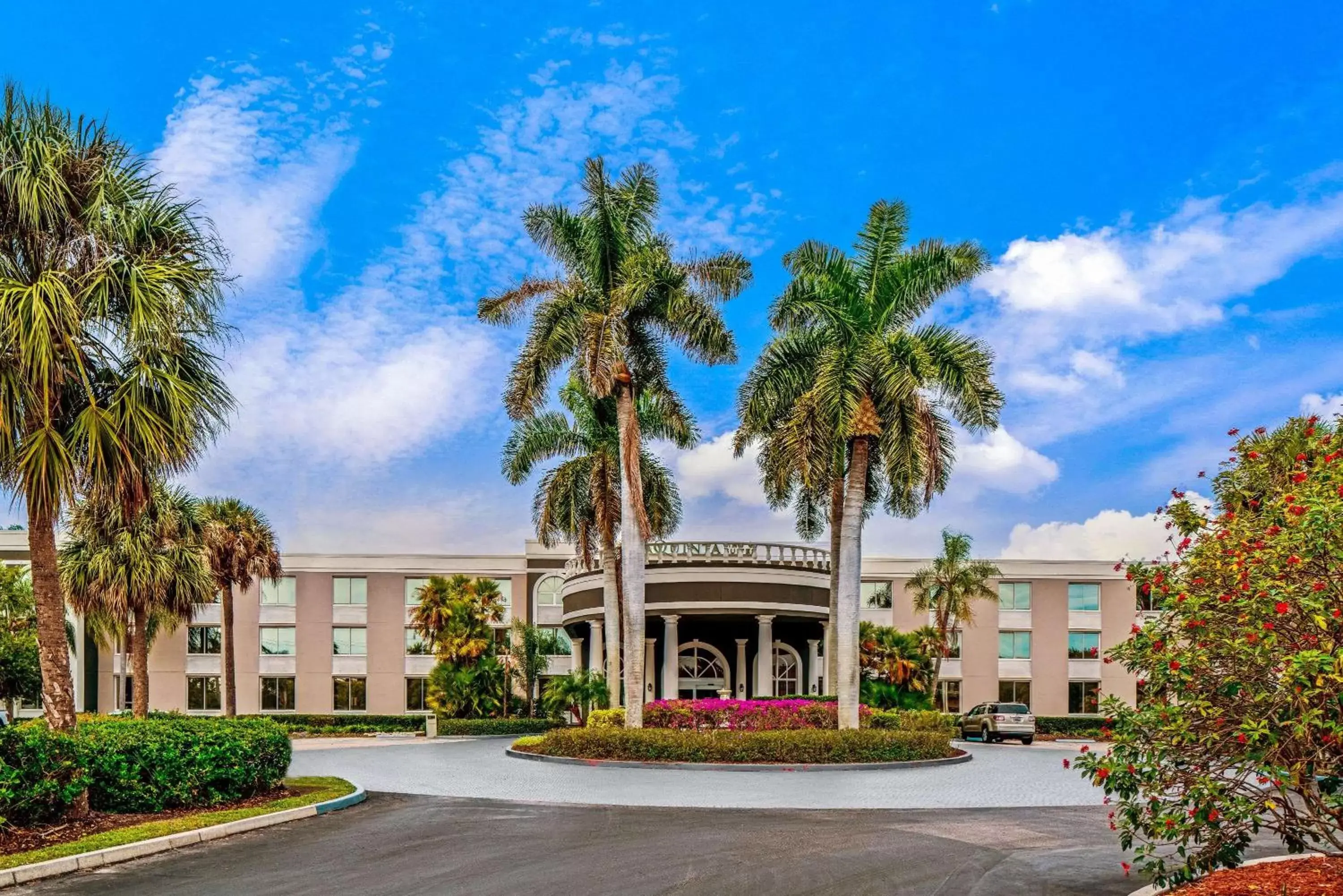 Property Building in La Quinta by Wyndham Naples Downtown