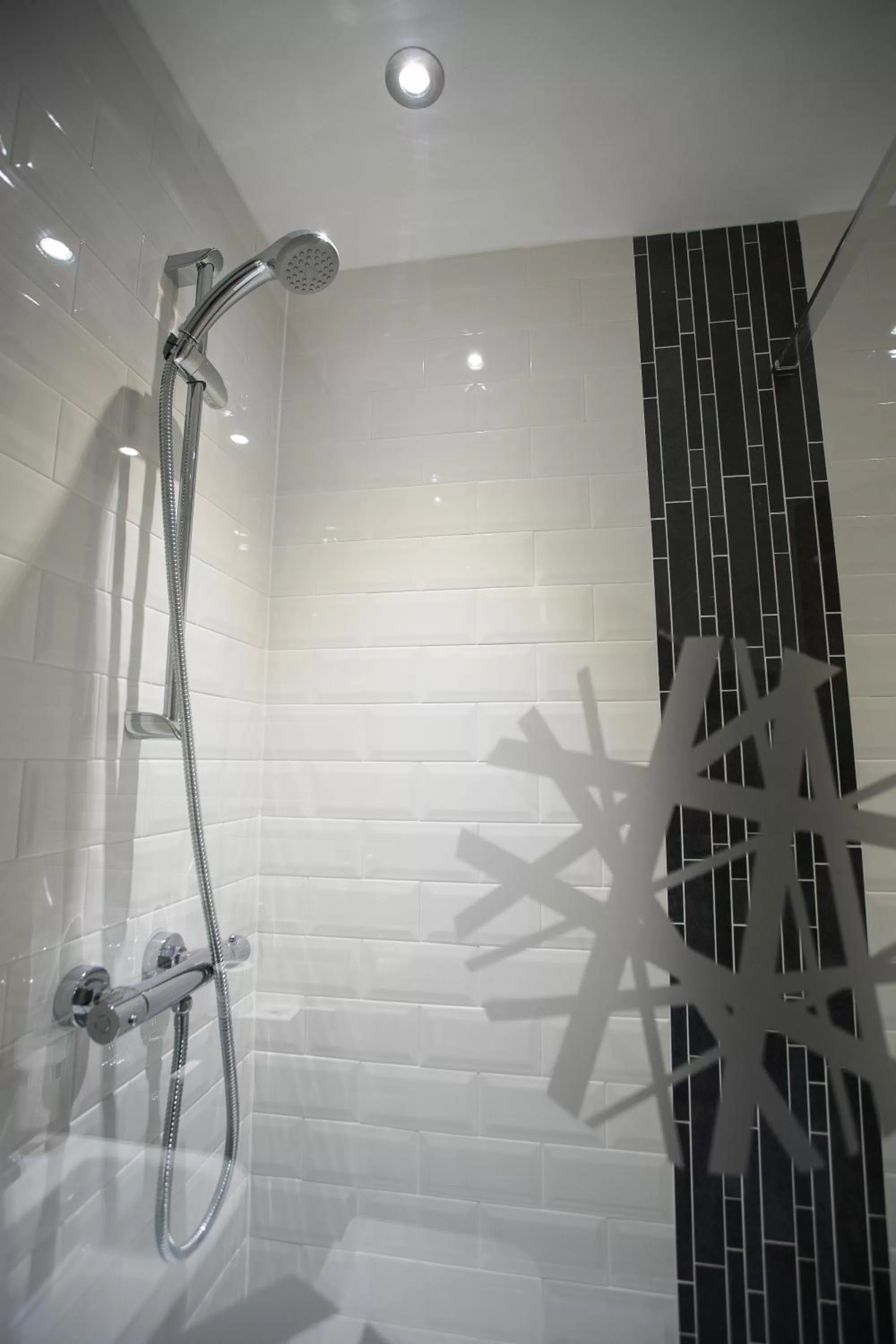 Shower in Mondo Hotel