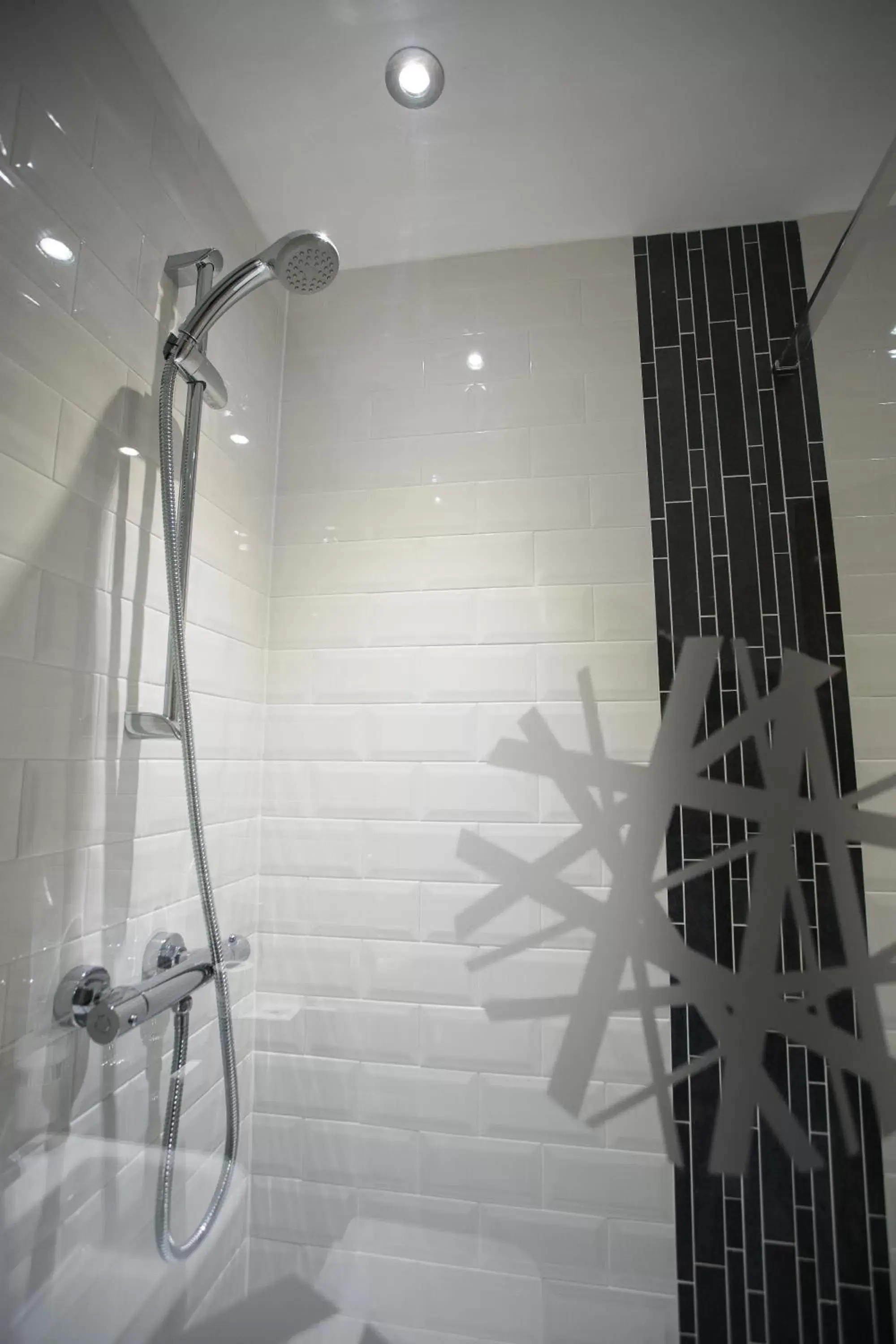 Shower, Bathroom in Mondo Hotel