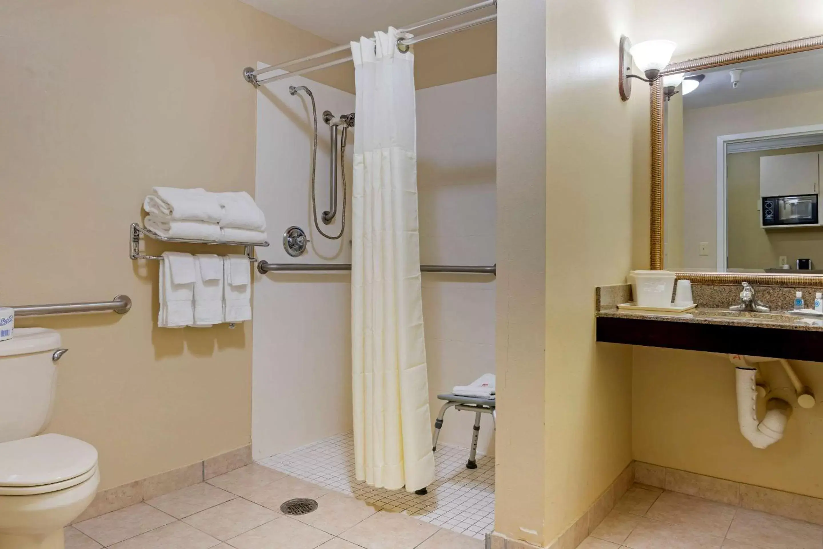 Photo of the whole room, Bathroom in Comfort Suites Savannah North