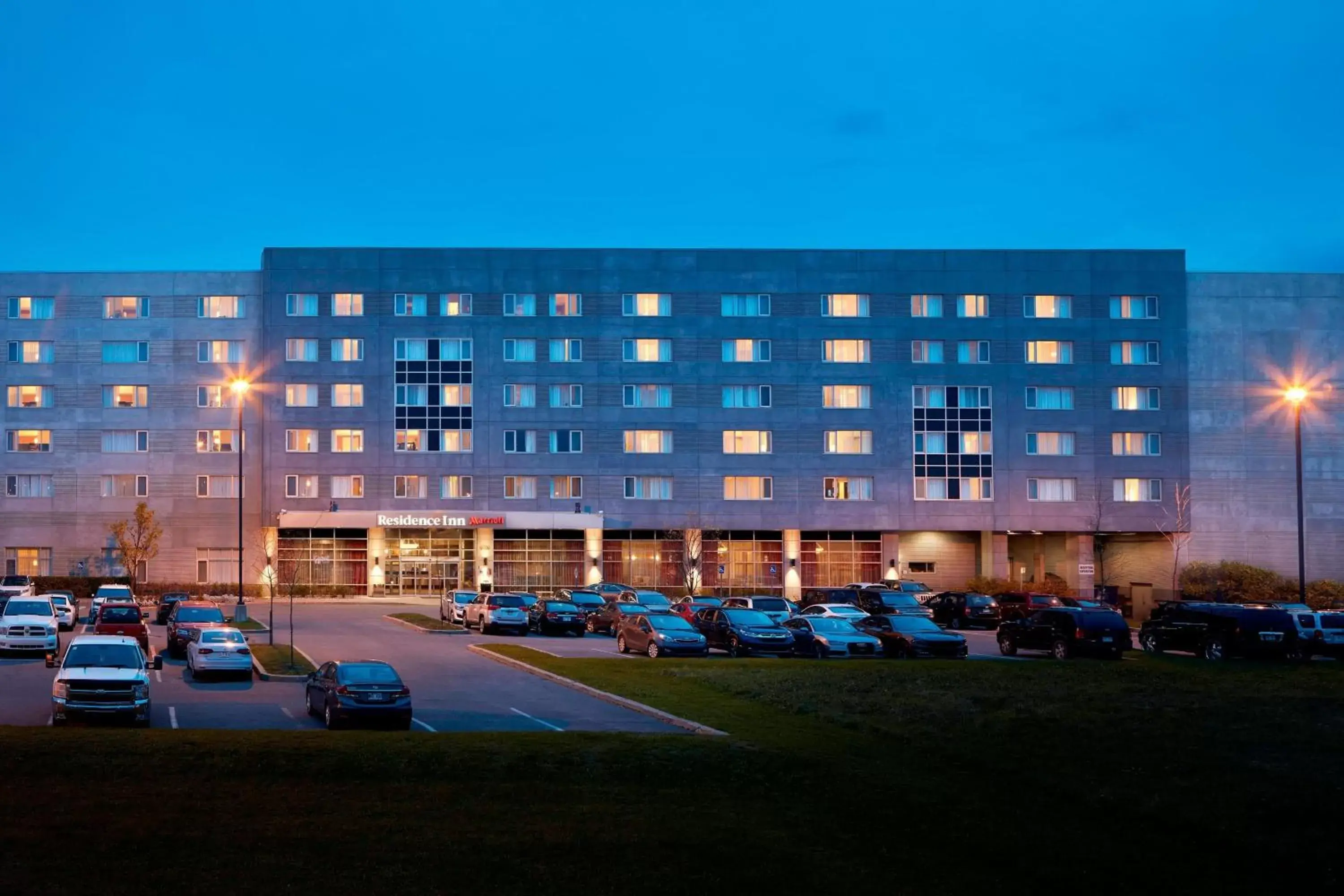 Property Building in Residence Inn by Marriott Montreal Airport