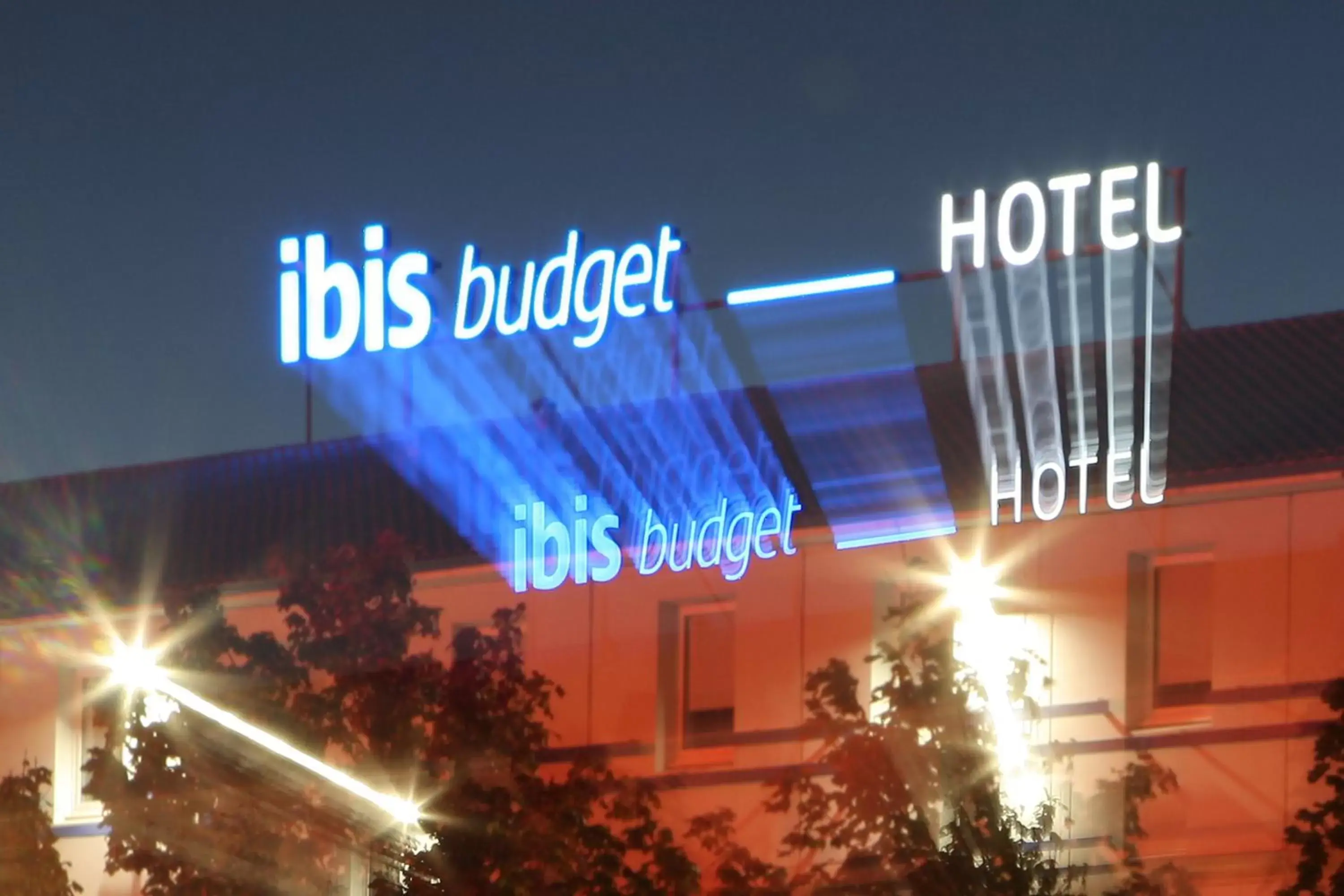 Facade/entrance in ibis budget Poitiers Nord Futuroscope