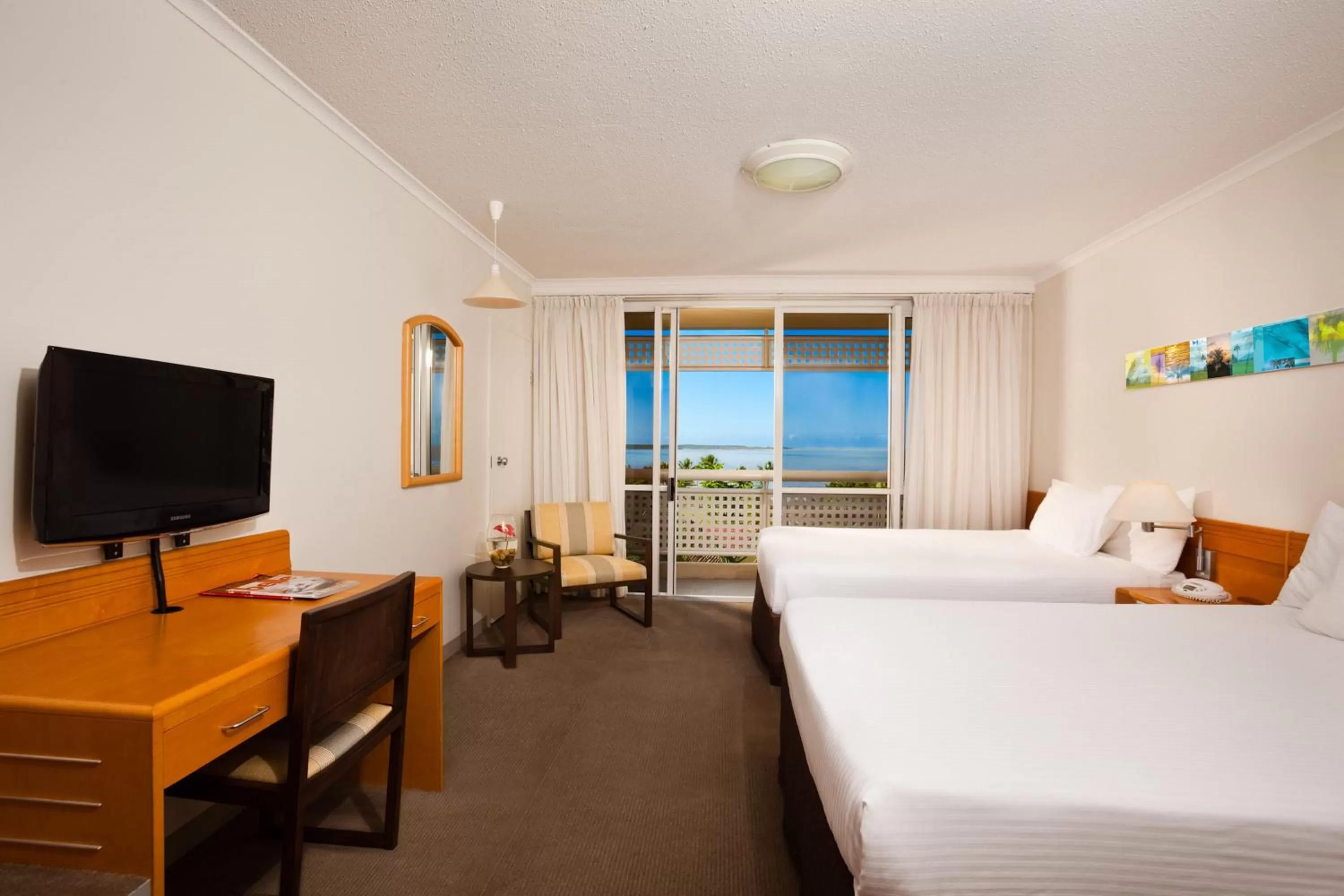 Photo of the whole room, Bed in Cairns Harbourside Hotel