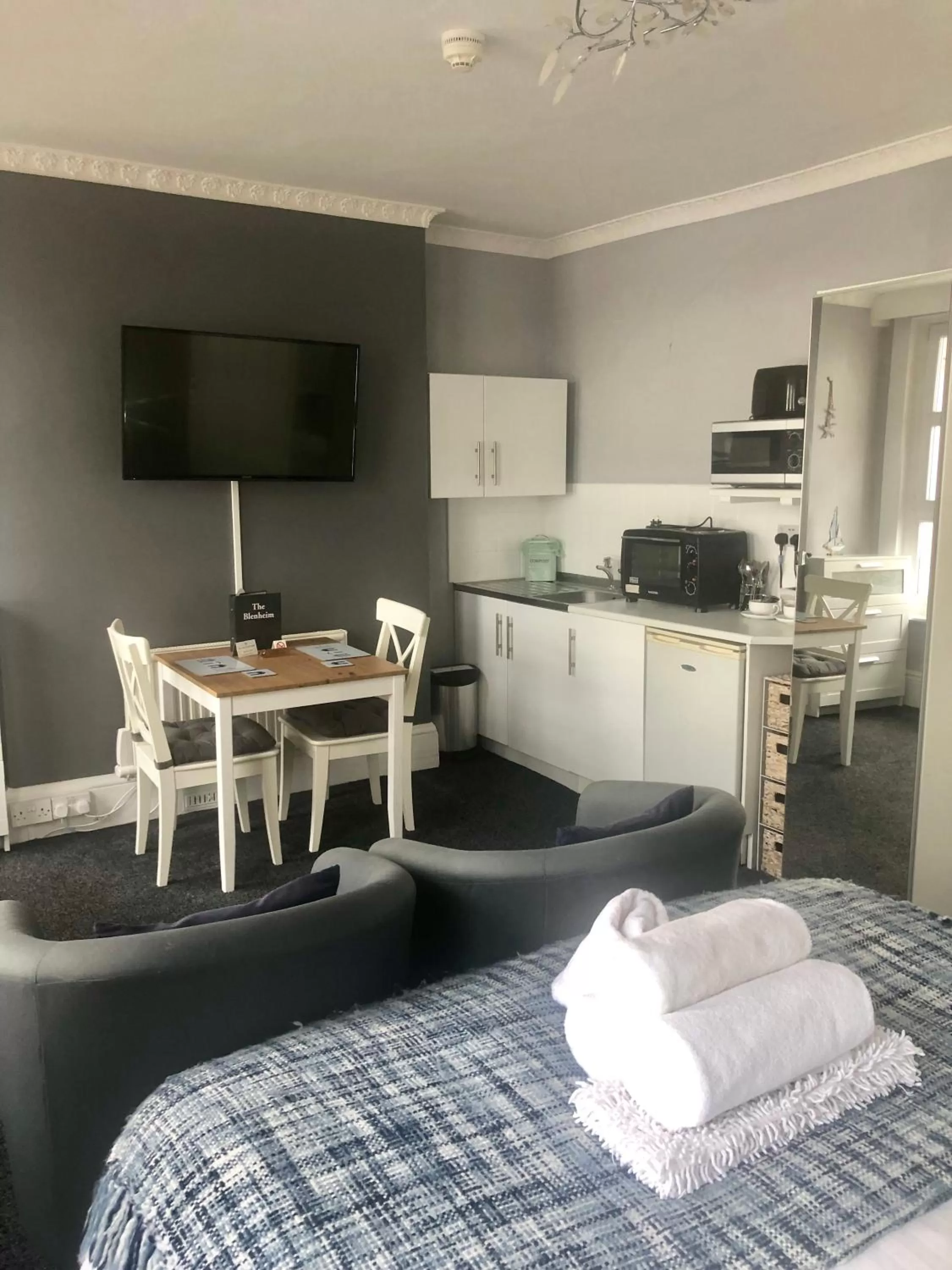 Kitchen or kitchenette, Bed in The Blenheim