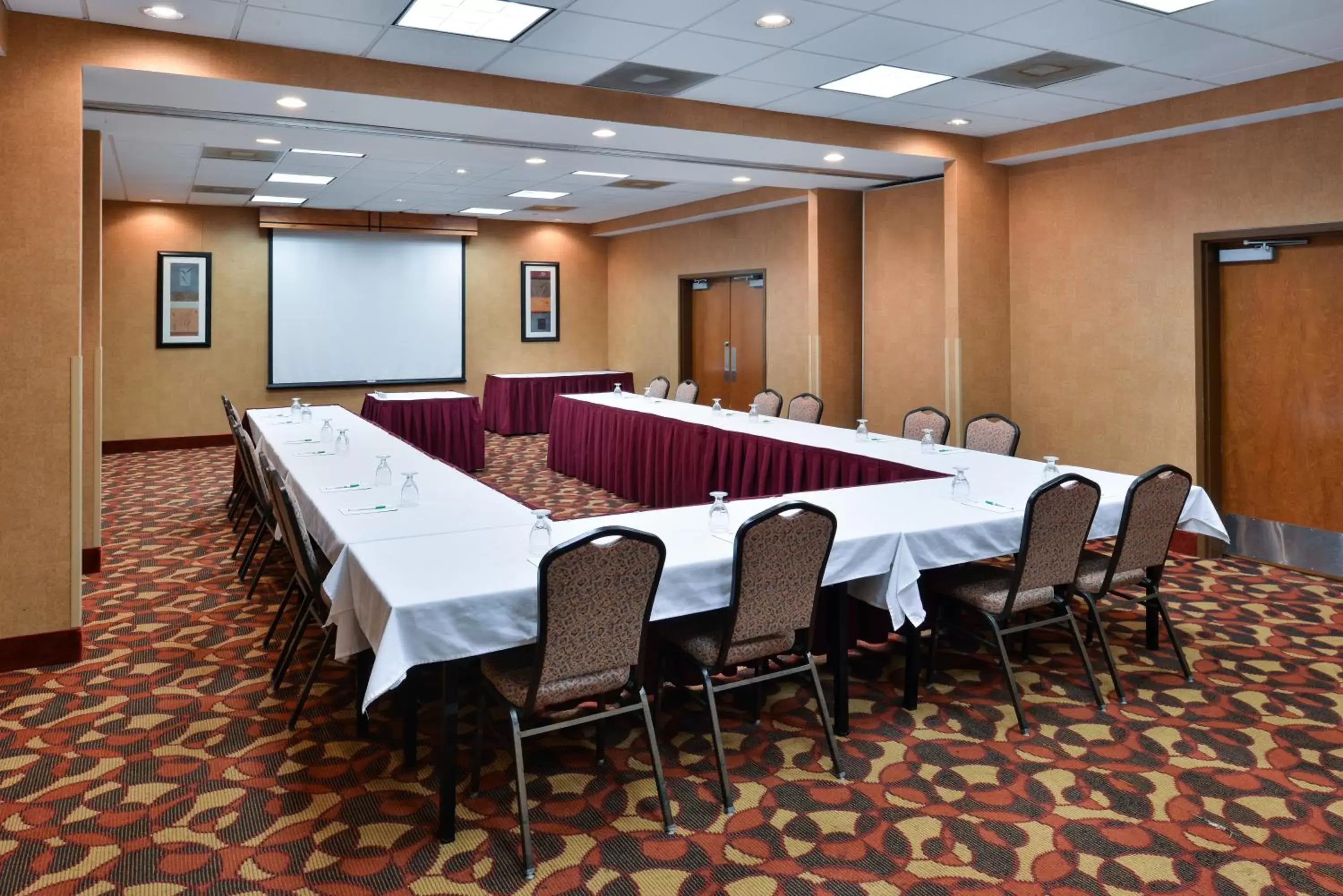 Meeting/conference room in Holiday Inn Martinsburg, an IHG Hotel
