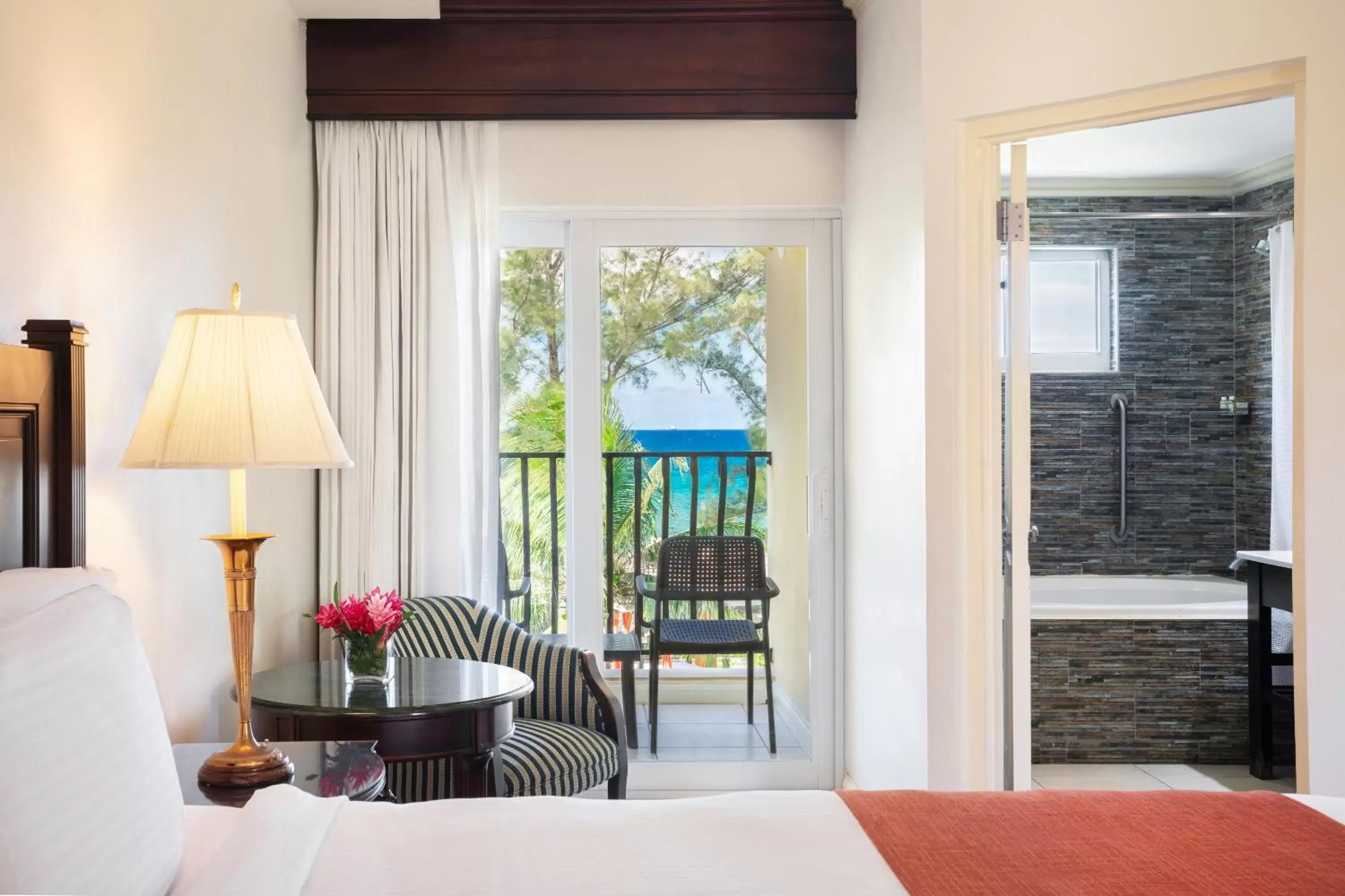 Living room in Jewel Paradise Cove Adult Beach Resort & Spa