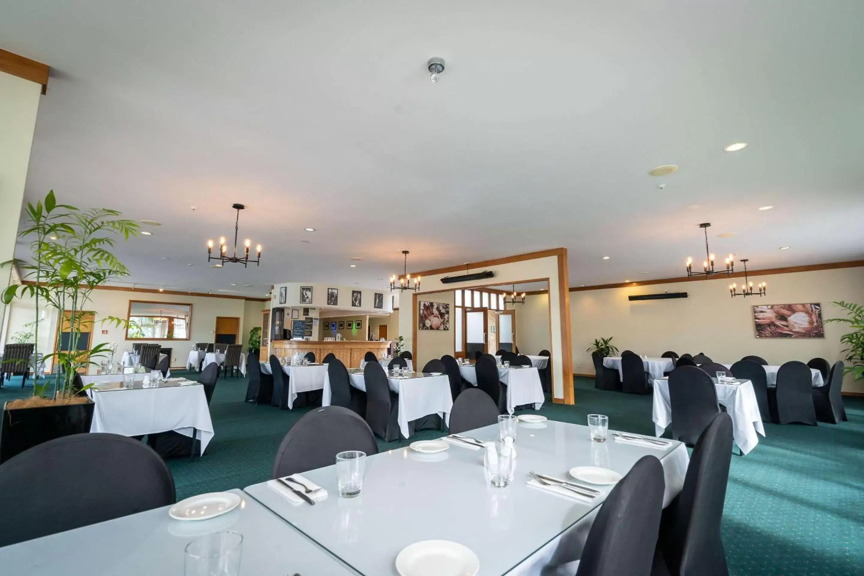 Restaurant/Places to Eat in Comfort Hotel Flames Whangarei