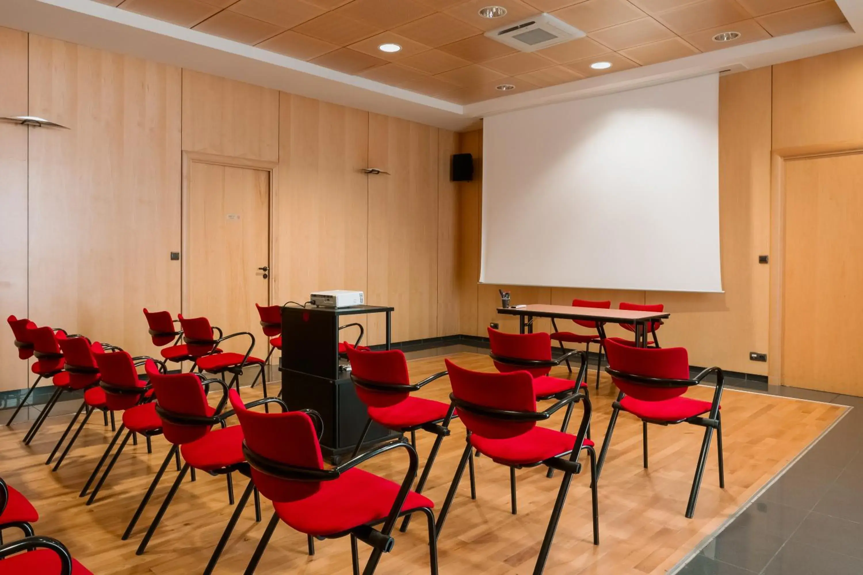 Meeting/conference room in Best Western Poitiers Centre Le Grand Hotel