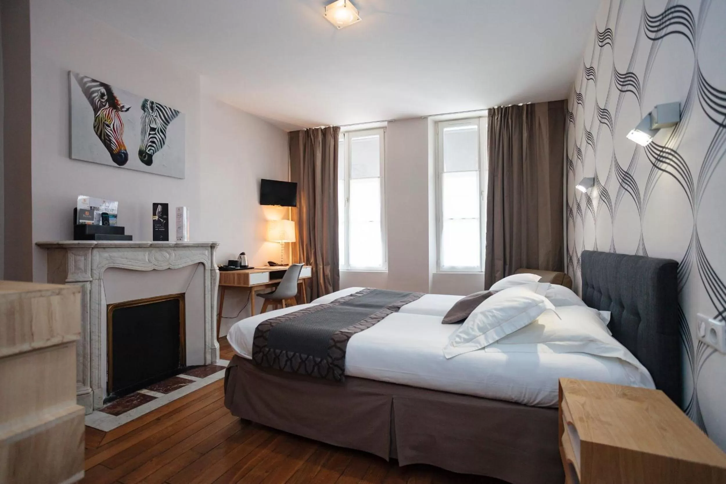 Bed in The Originals Boutique, Hôtel Victoria, Fontainebleau