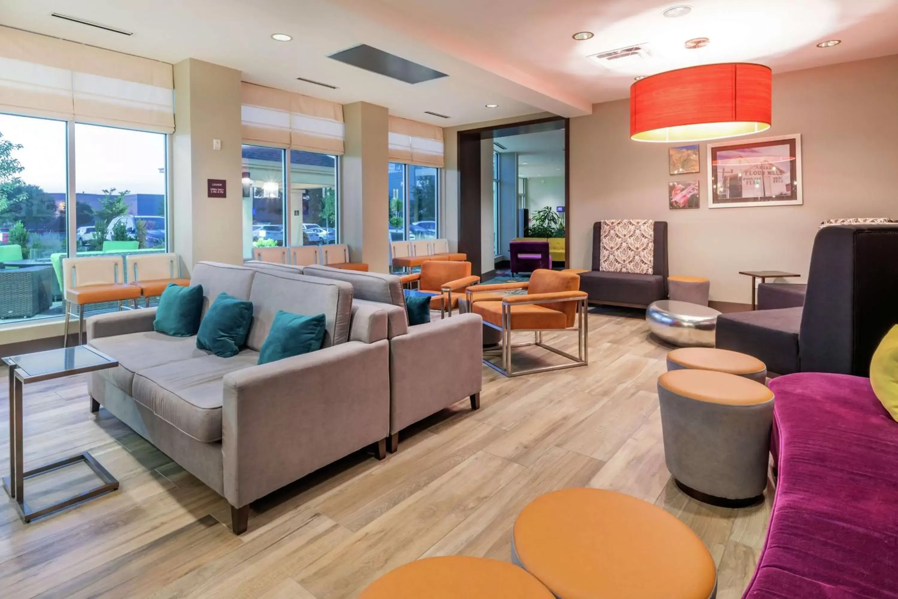 Dining area, Seating Area in Hilton Garden Inn Arvada/Denver, CO