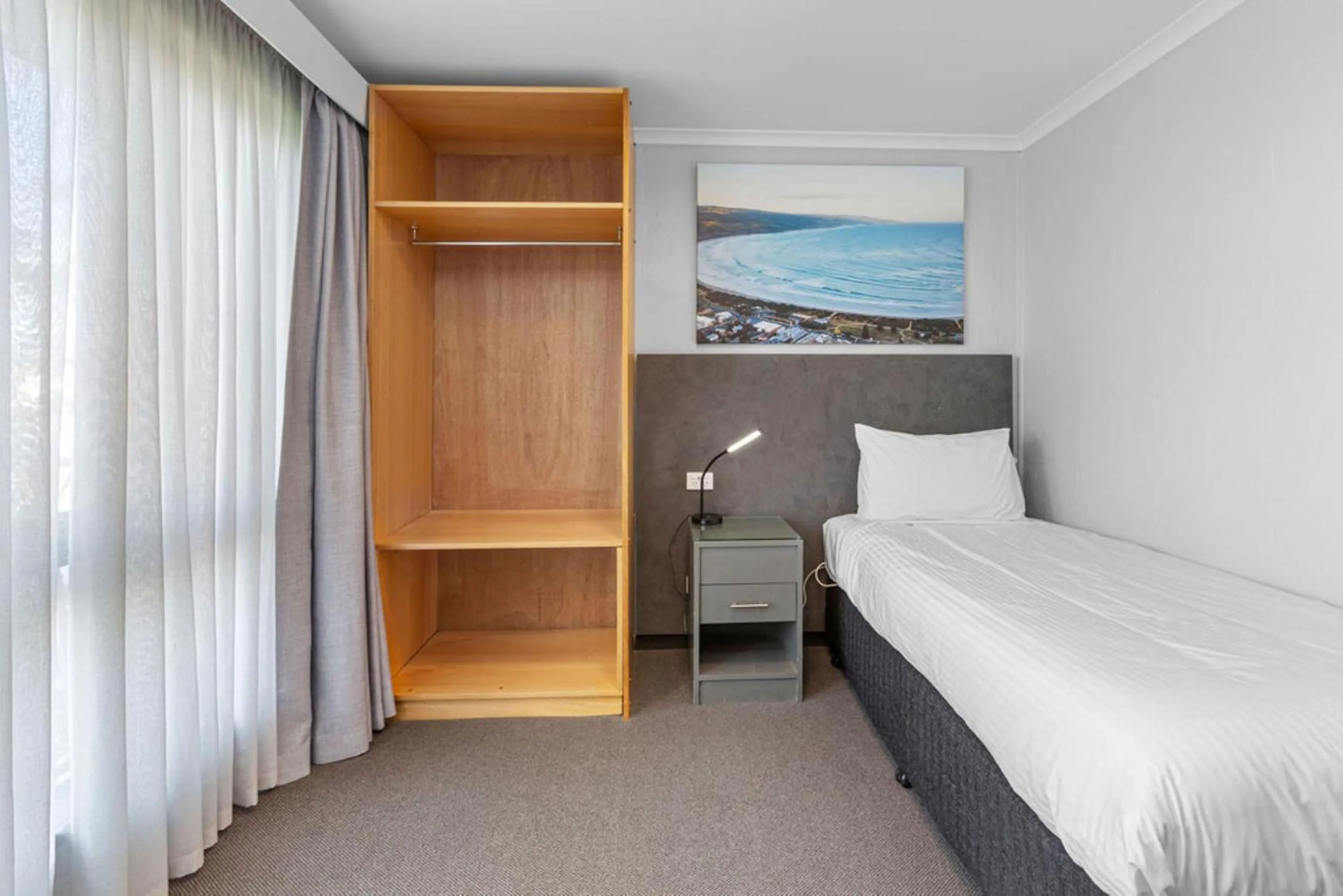 Bed in Best Western Apollo Bay Motel