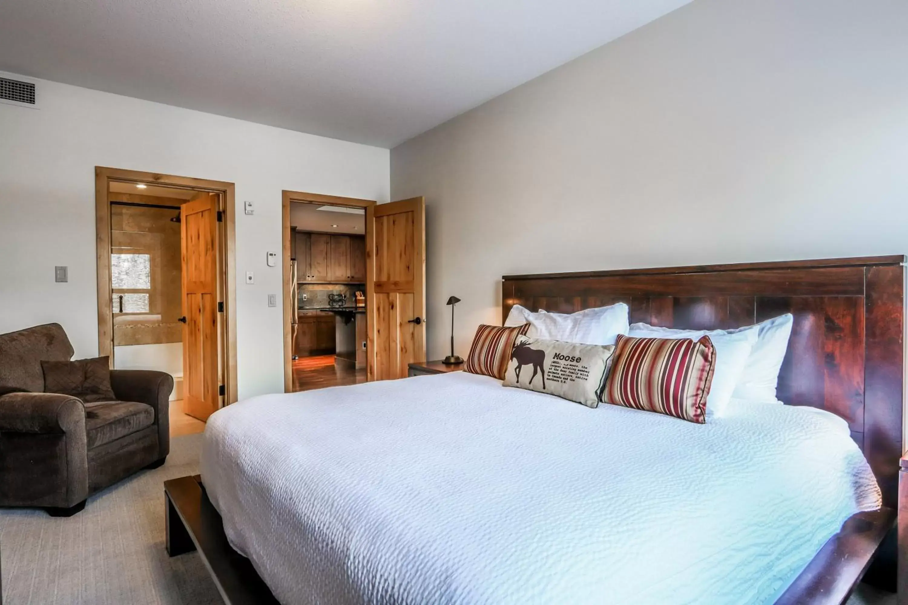 Bedroom, Bed in Tamarack Lodge by Spring Creek Vacations