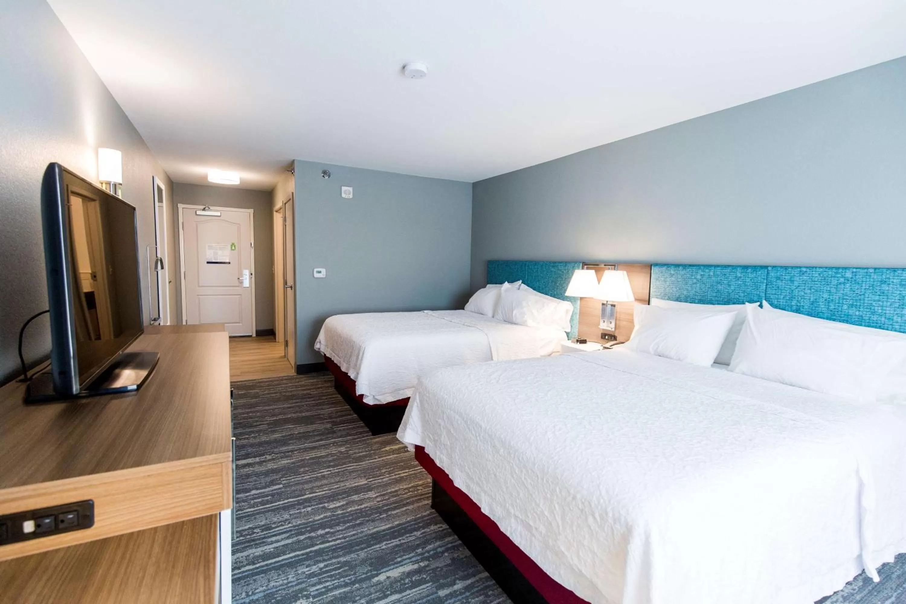 Bedroom, Bed in Hampton Inn Bismarck