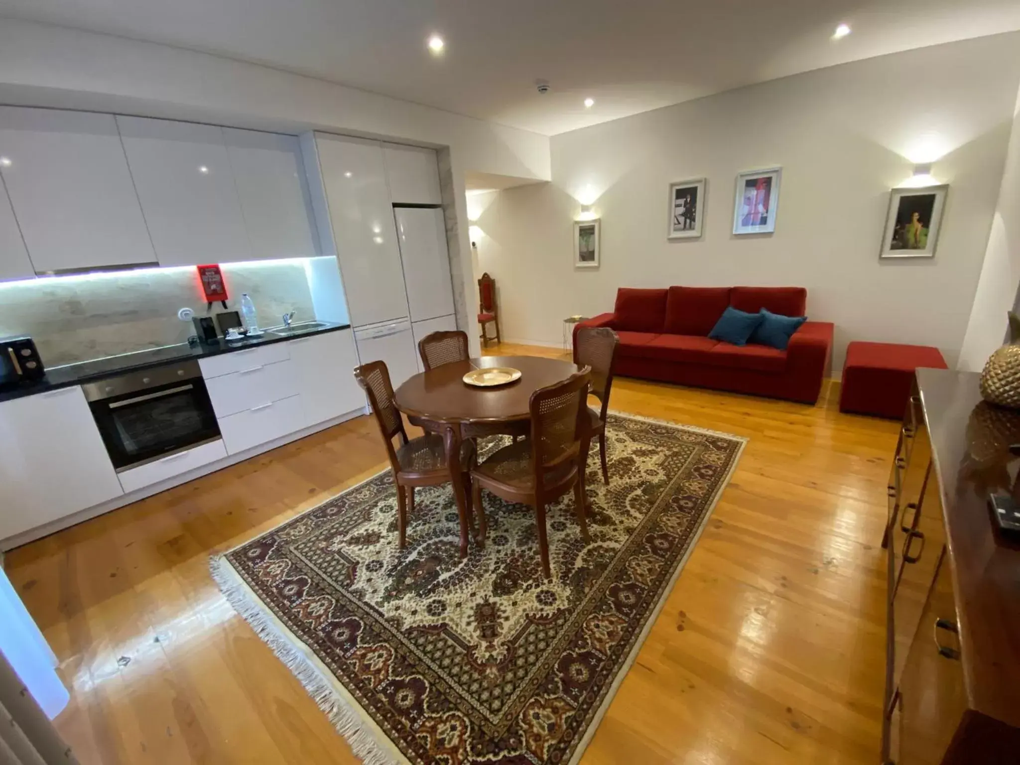 Kitchen or kitchenette, Seating Area in TM Luxury Apartments Lisbon