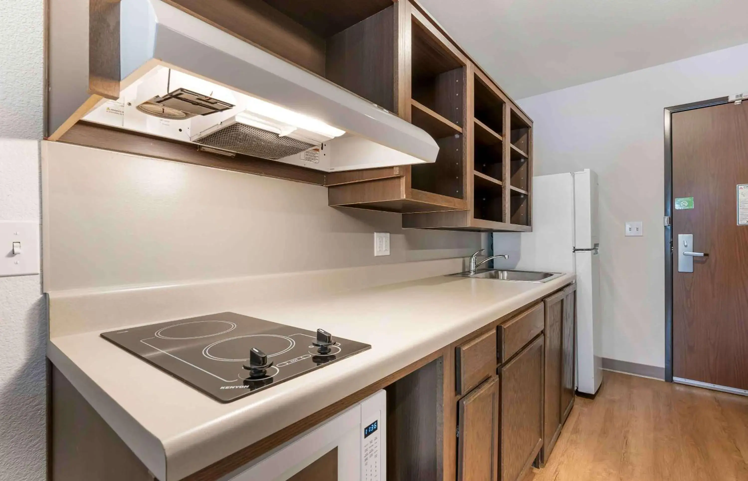 Bedroom, Kitchen/Kitchenette in Extended Stay America Suites - Portland - East