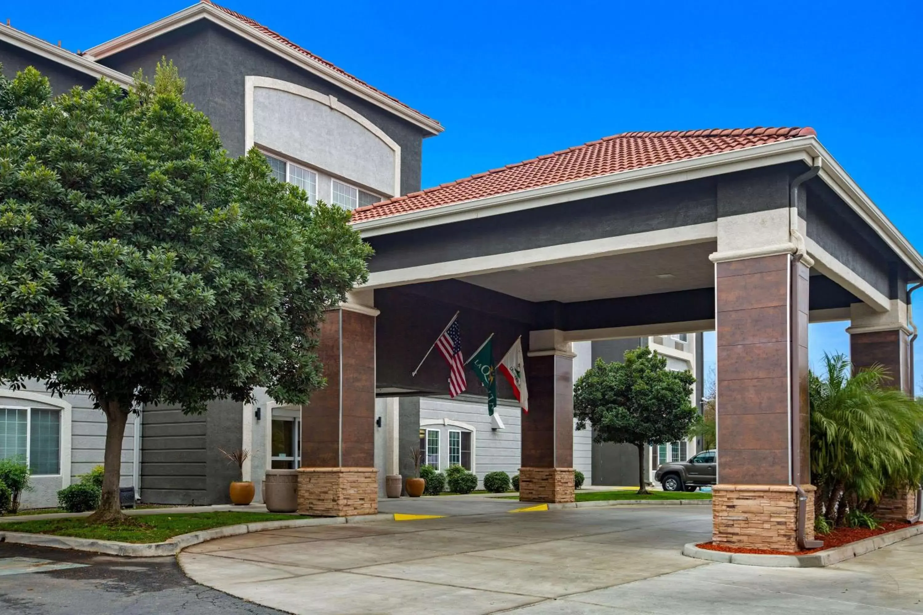 Property building in La Quinta by Wyndham Visalia/Sequoia Gateway Property building in La Quinta by Wyndham Visalia/Sequoia Gateway