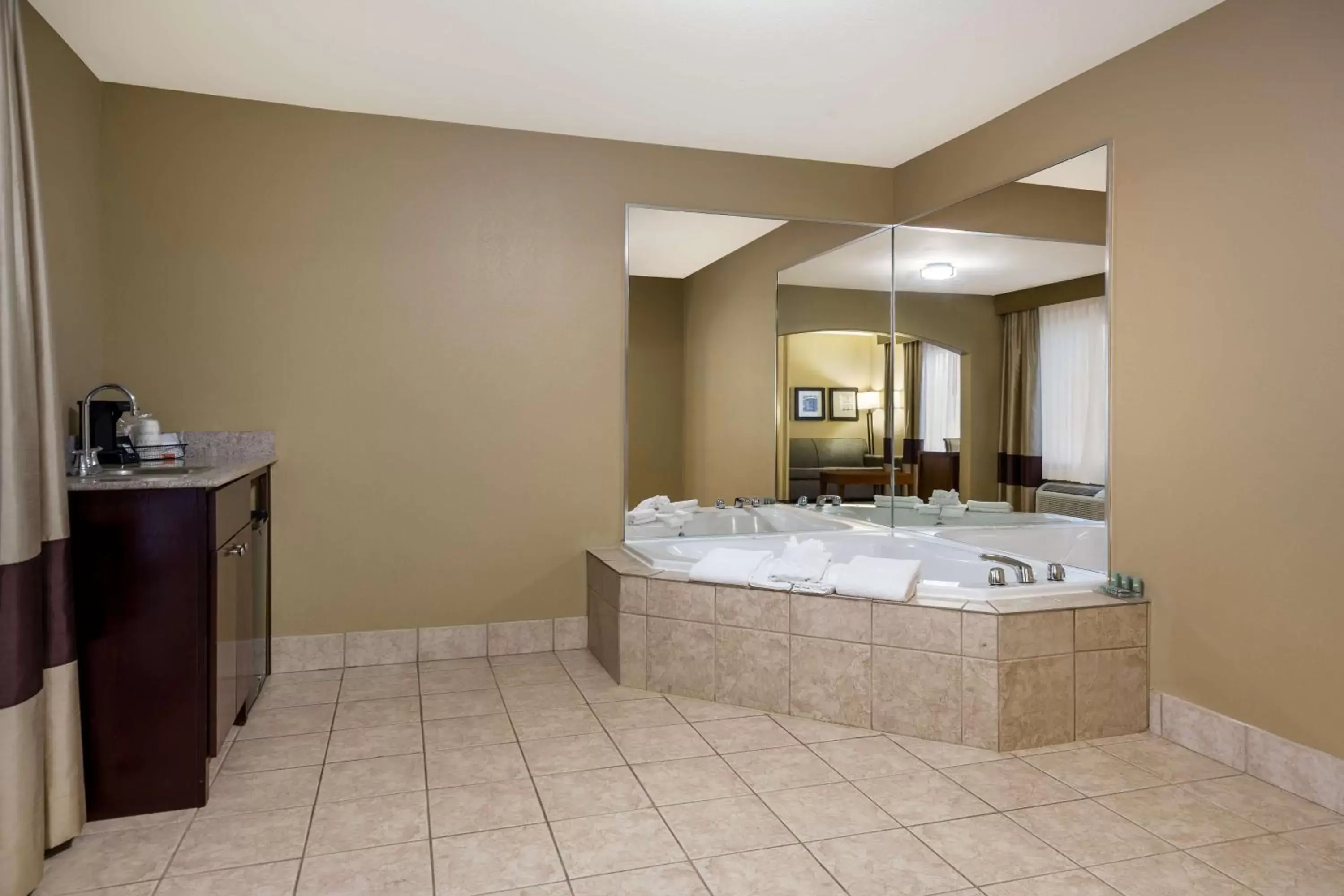 Bedroom, Bathroom in Best Western Morgan City Inn