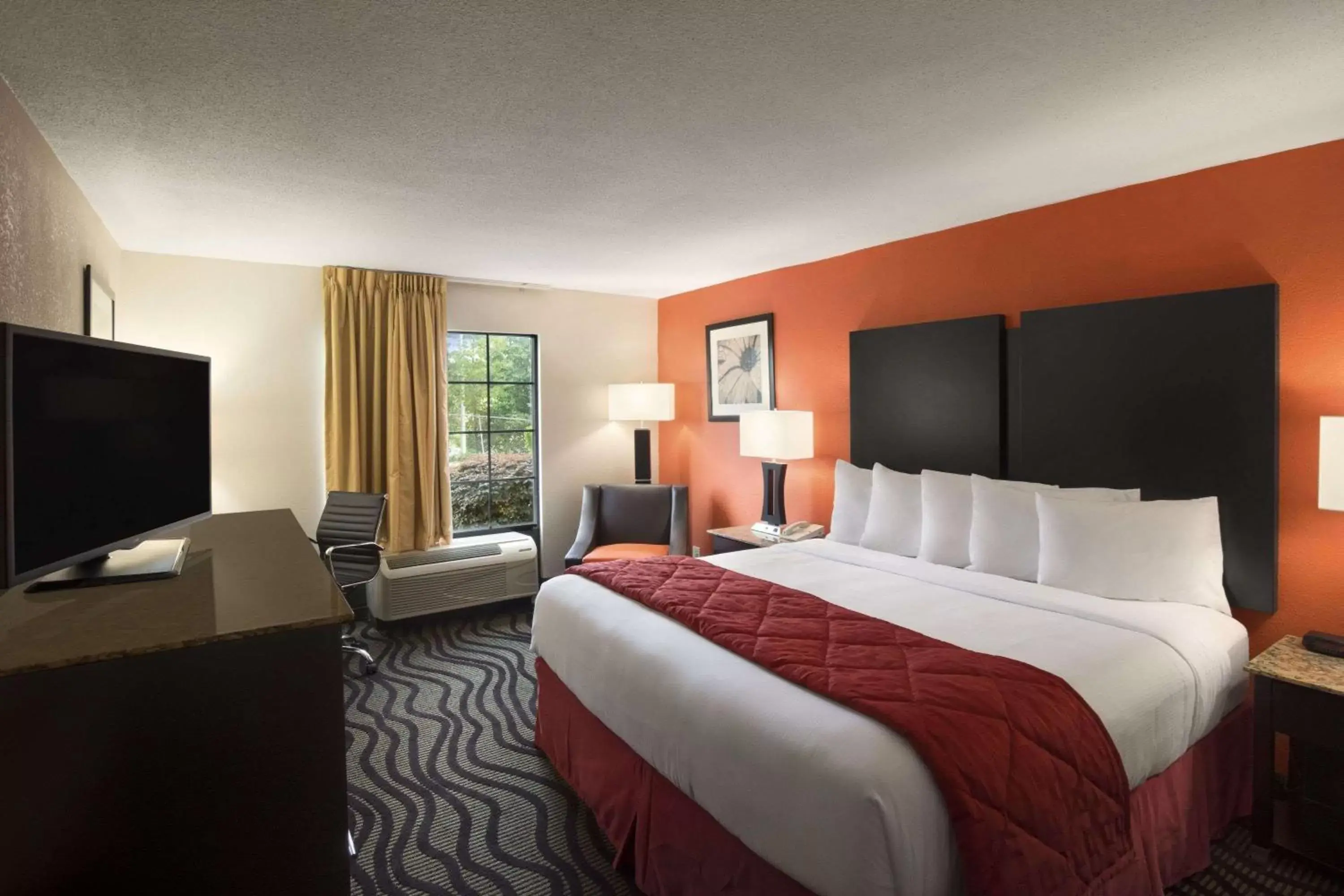 Photo of the whole room, Bed in Days Inn by Wyndham Rome Downtown