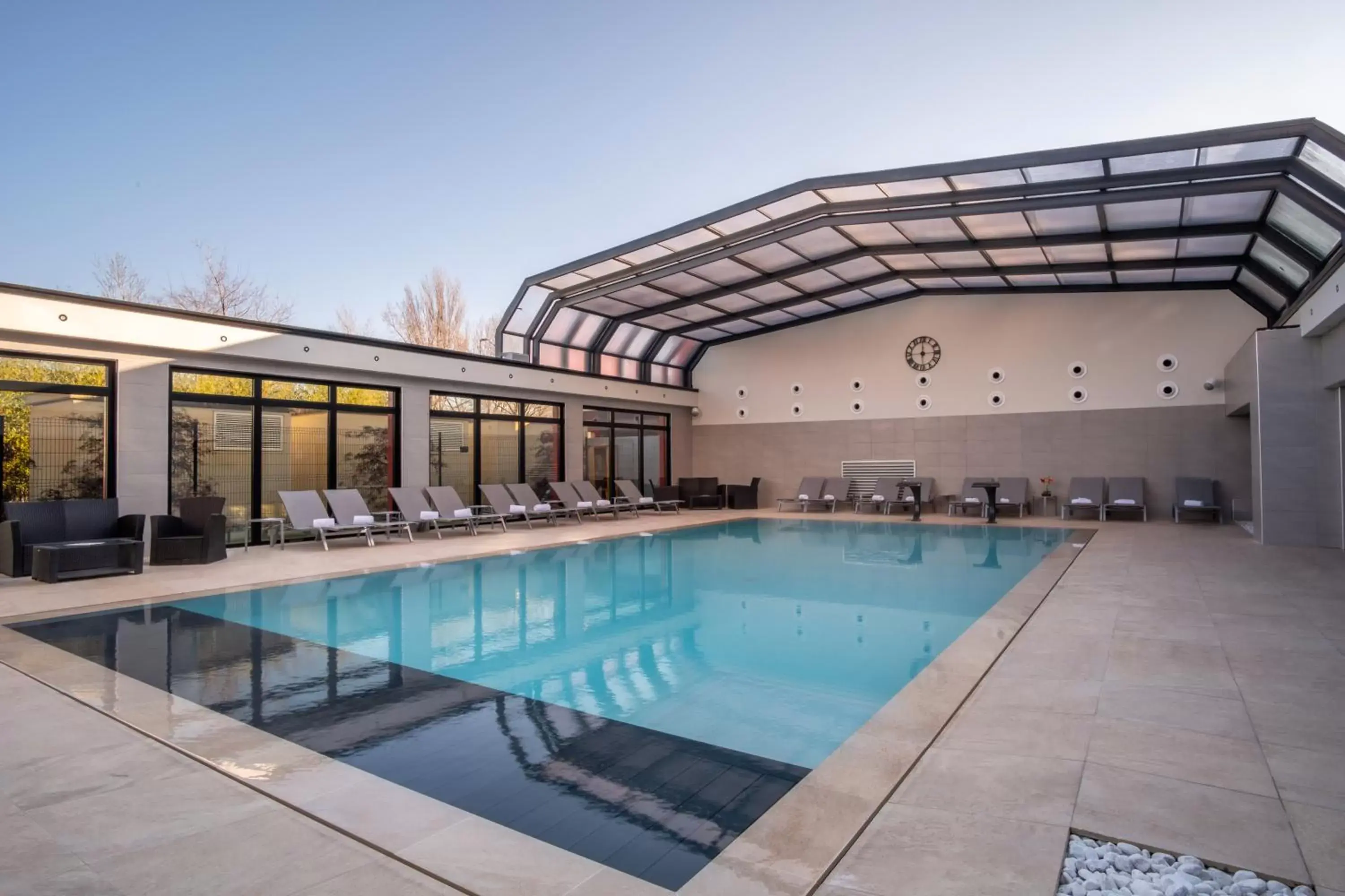 Hot Tub, Swimming Pool in Kyriad Prestige Lyon Est - Saint Priest Eurexpo Hotel and SPA