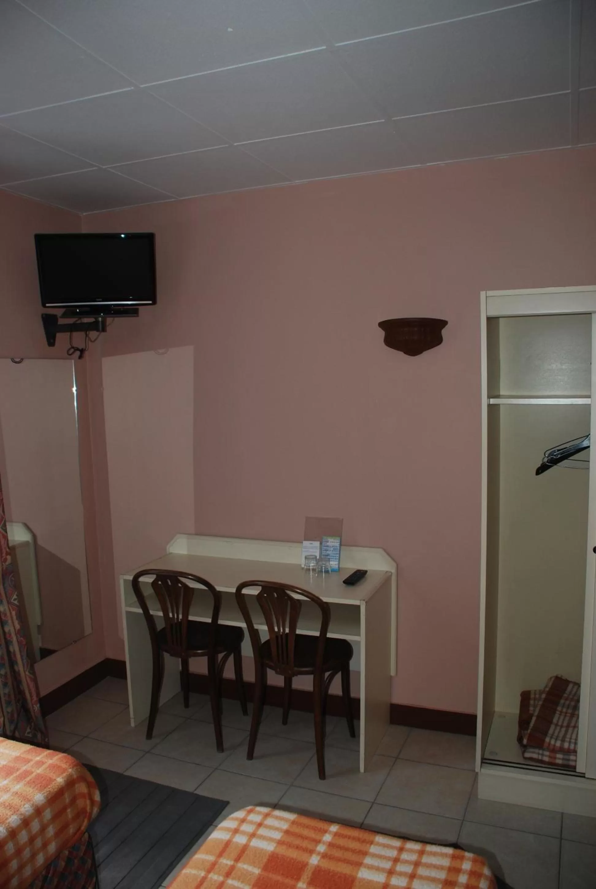 TV and multimedia, Bed in Residence De La Tour Paris-Malakoff