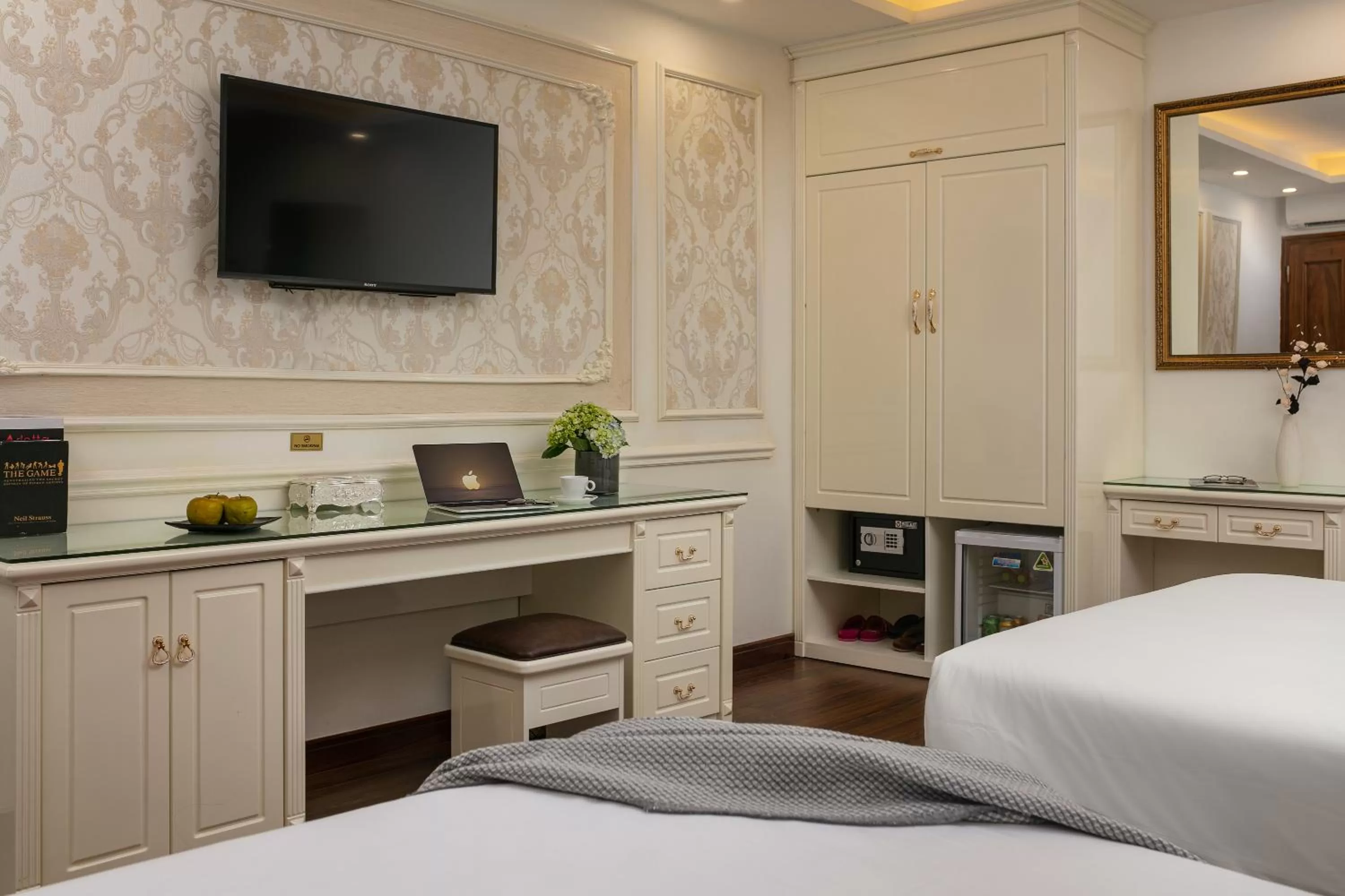 TV and multimedia, Bed in TrangTrang Boutique Hotel