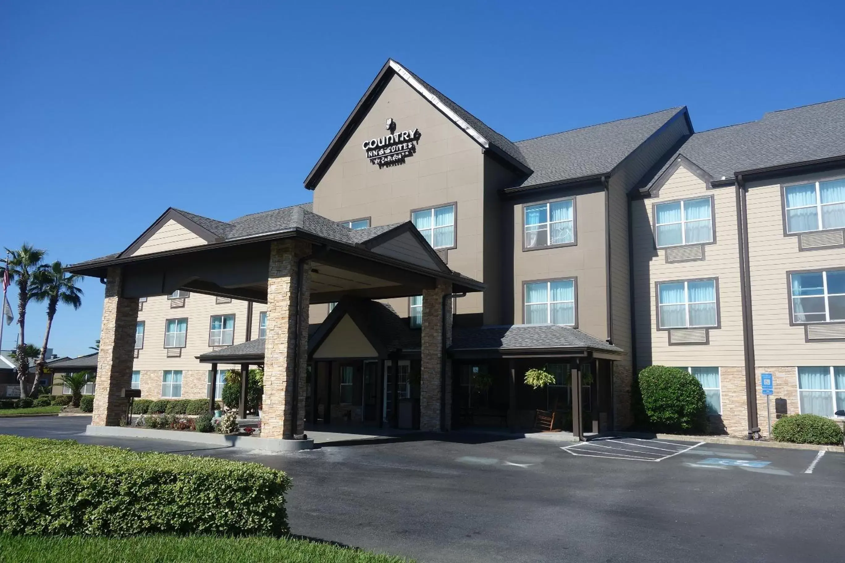 Facade/entrance, Property Building in Country Inn & Suites by Radisson, Kingsland, GA