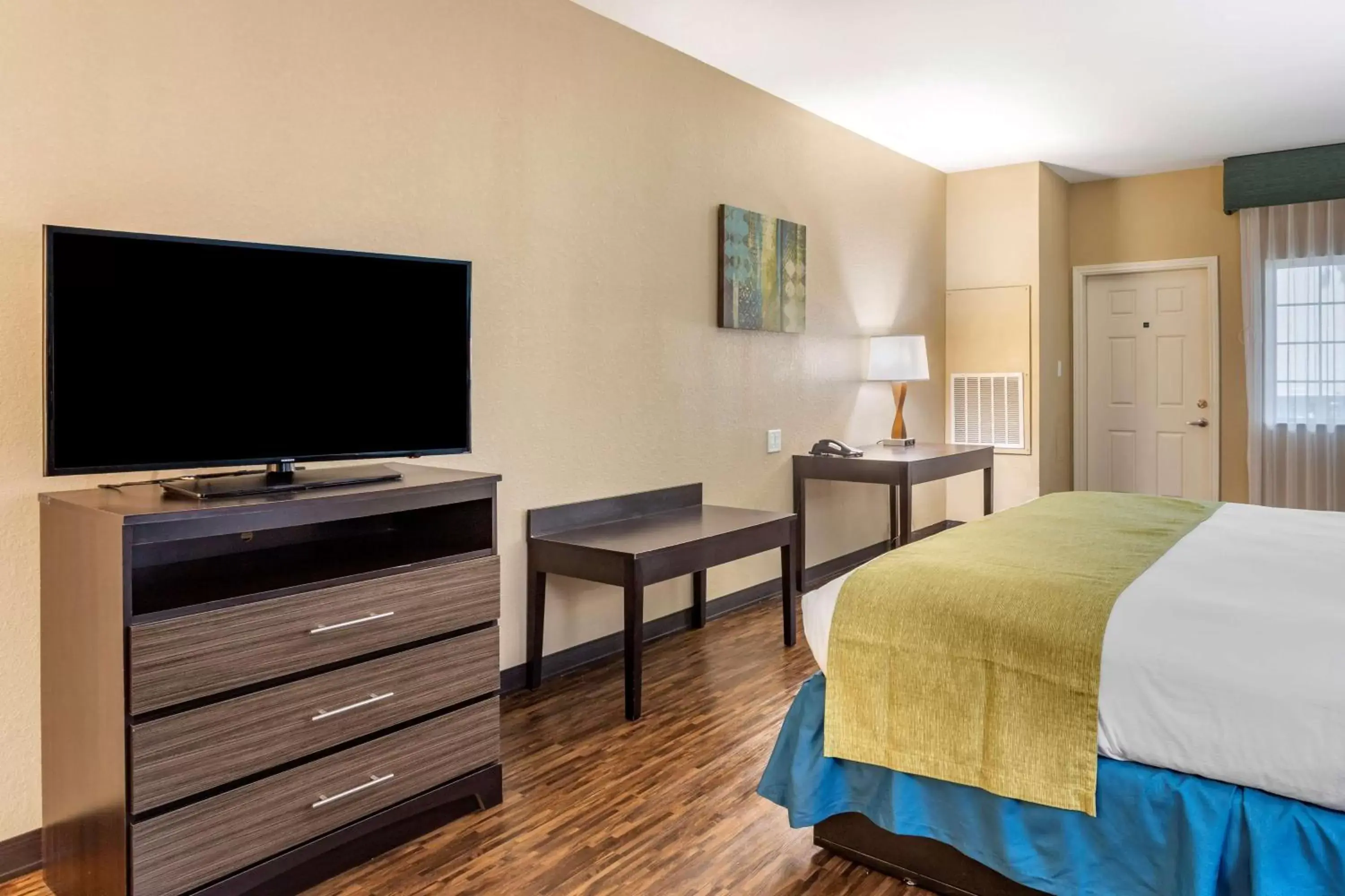 Photo of the whole room, TV/Entertainment Center in Best Western Plus Galveston Suites