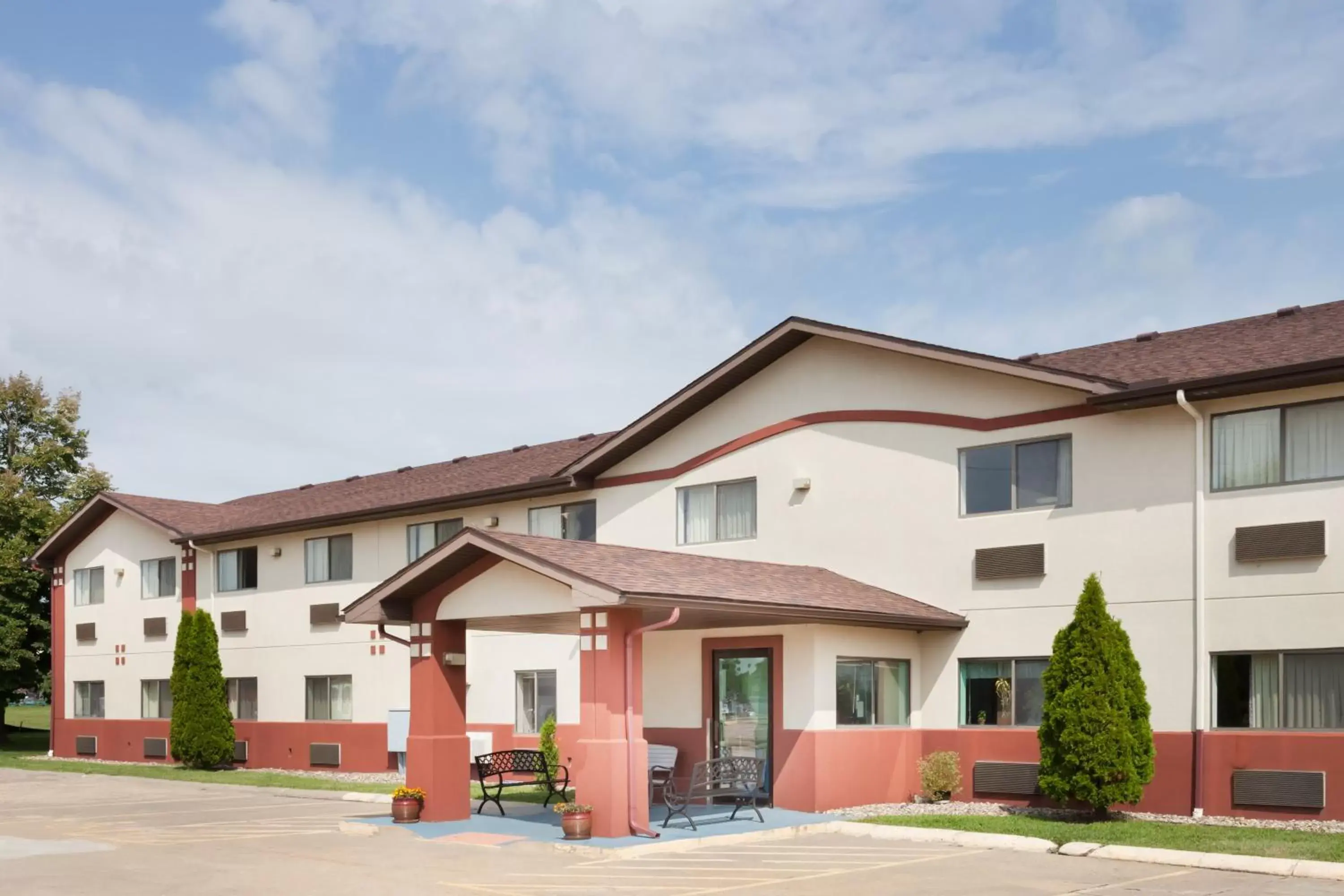 Property Building in Super 8 by Wyndham Washington/Peoria Area