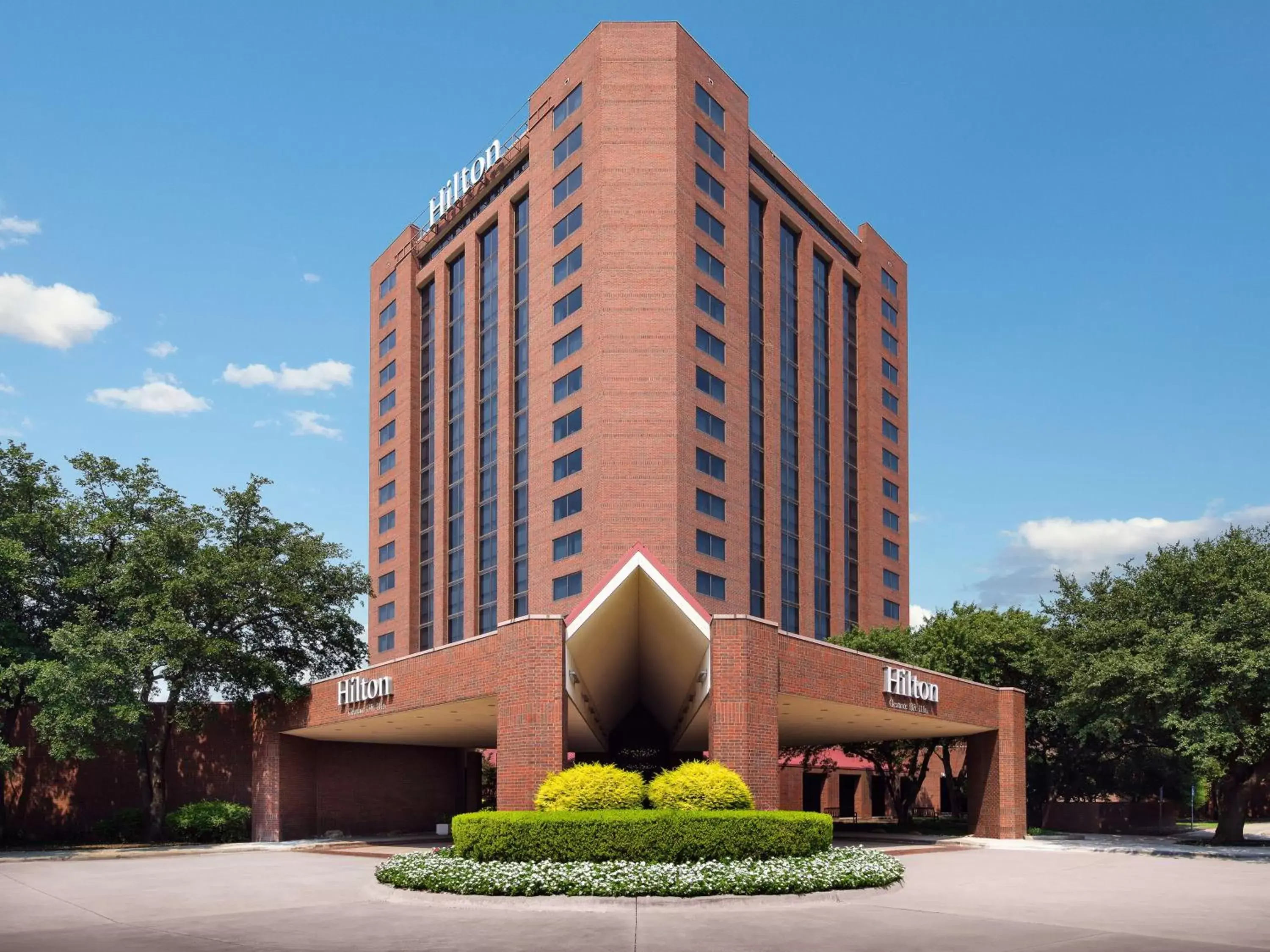 Property building in Hilton Richardson Dallas, TX Property building in Hilton Richardson Dallas, TX