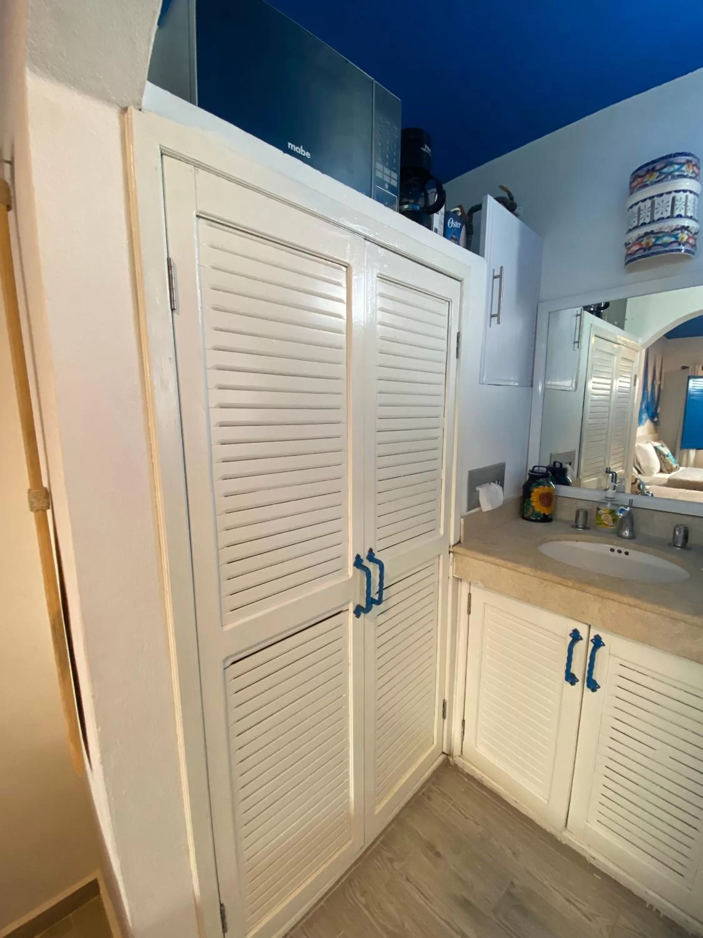 minibar, Bathroom in Casa María